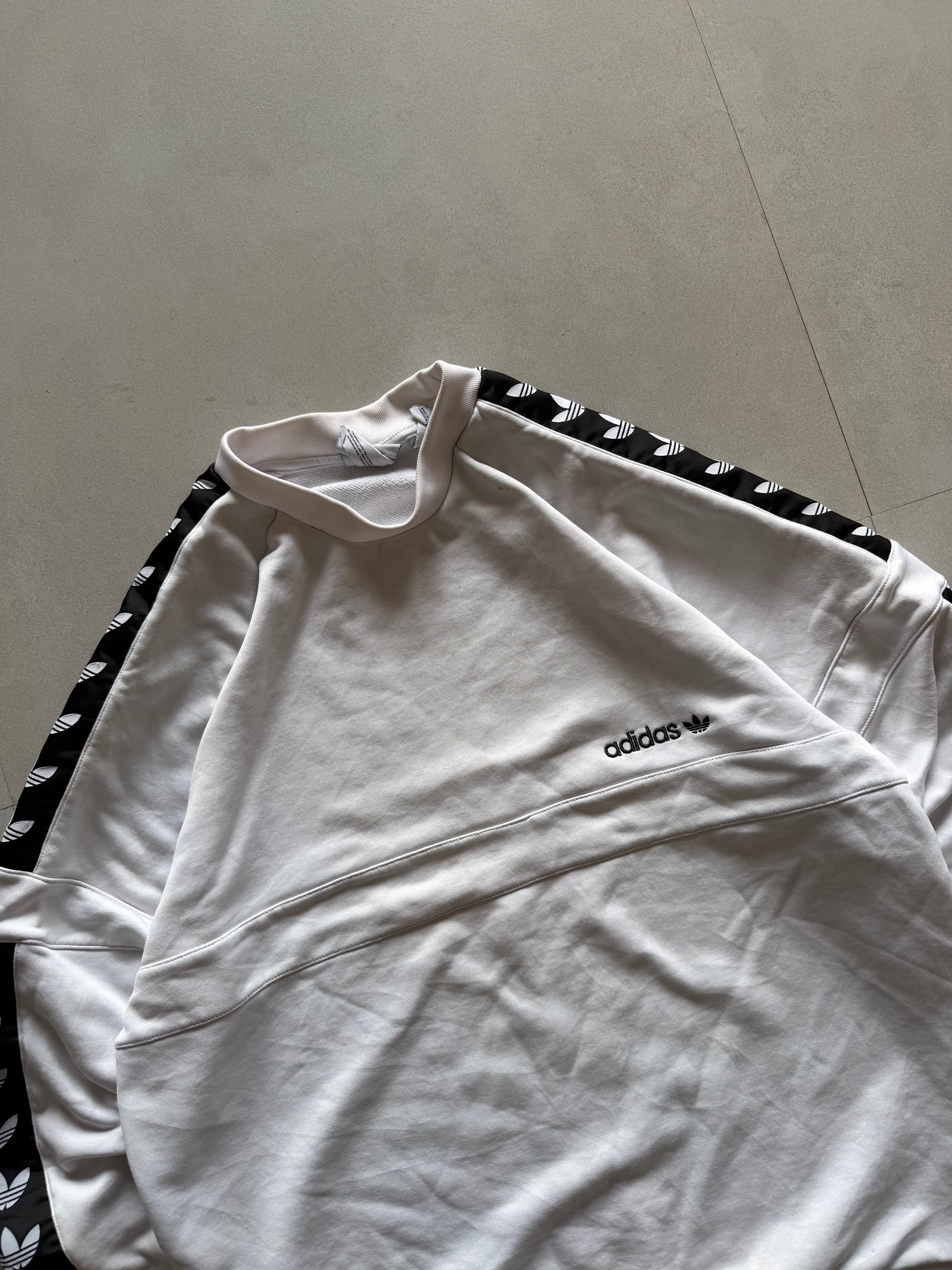 ADIDAS MULTI LOGO HOODIE - M