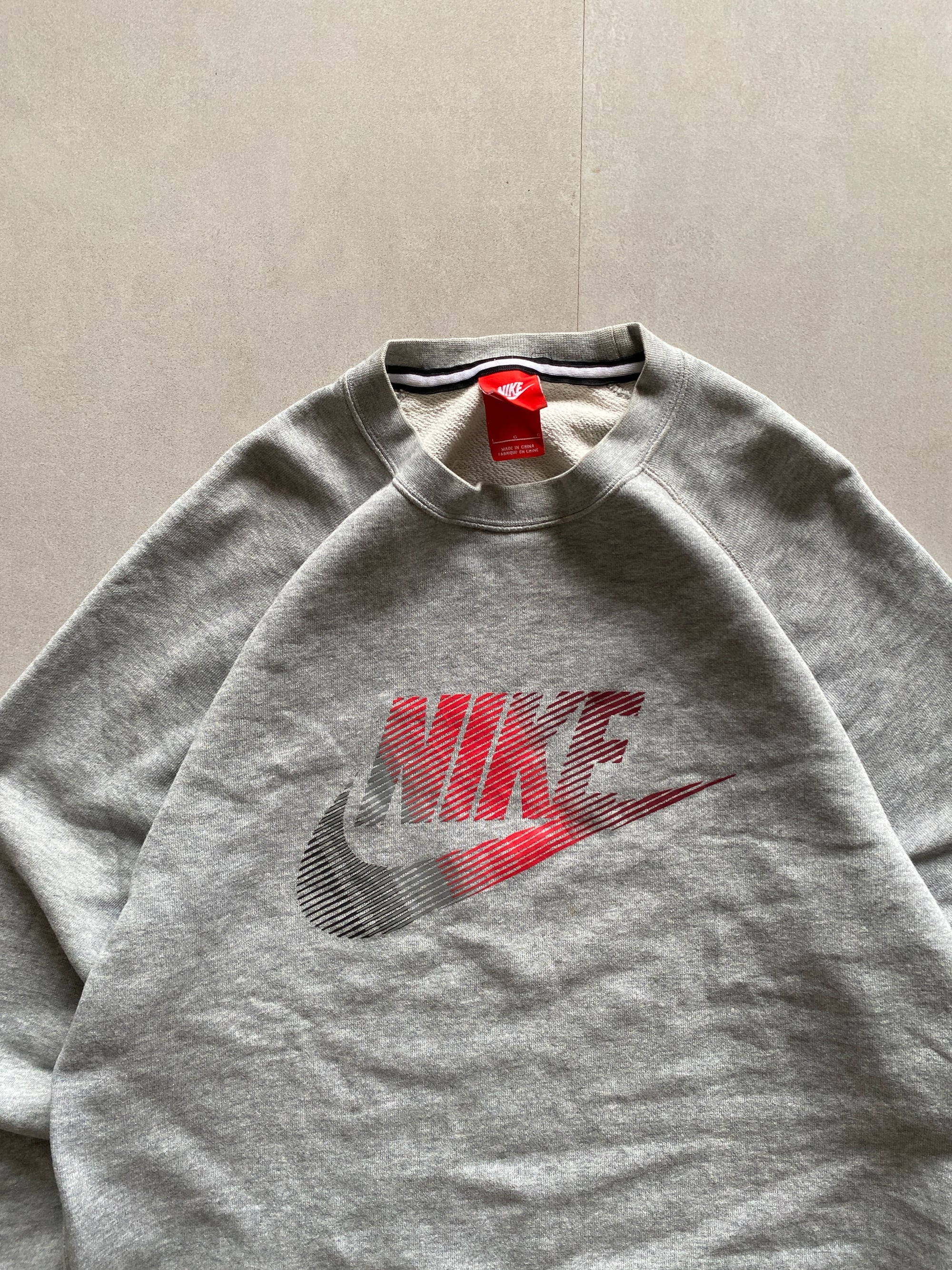 NIKE BIG LOGO SWEATSHIRT - M