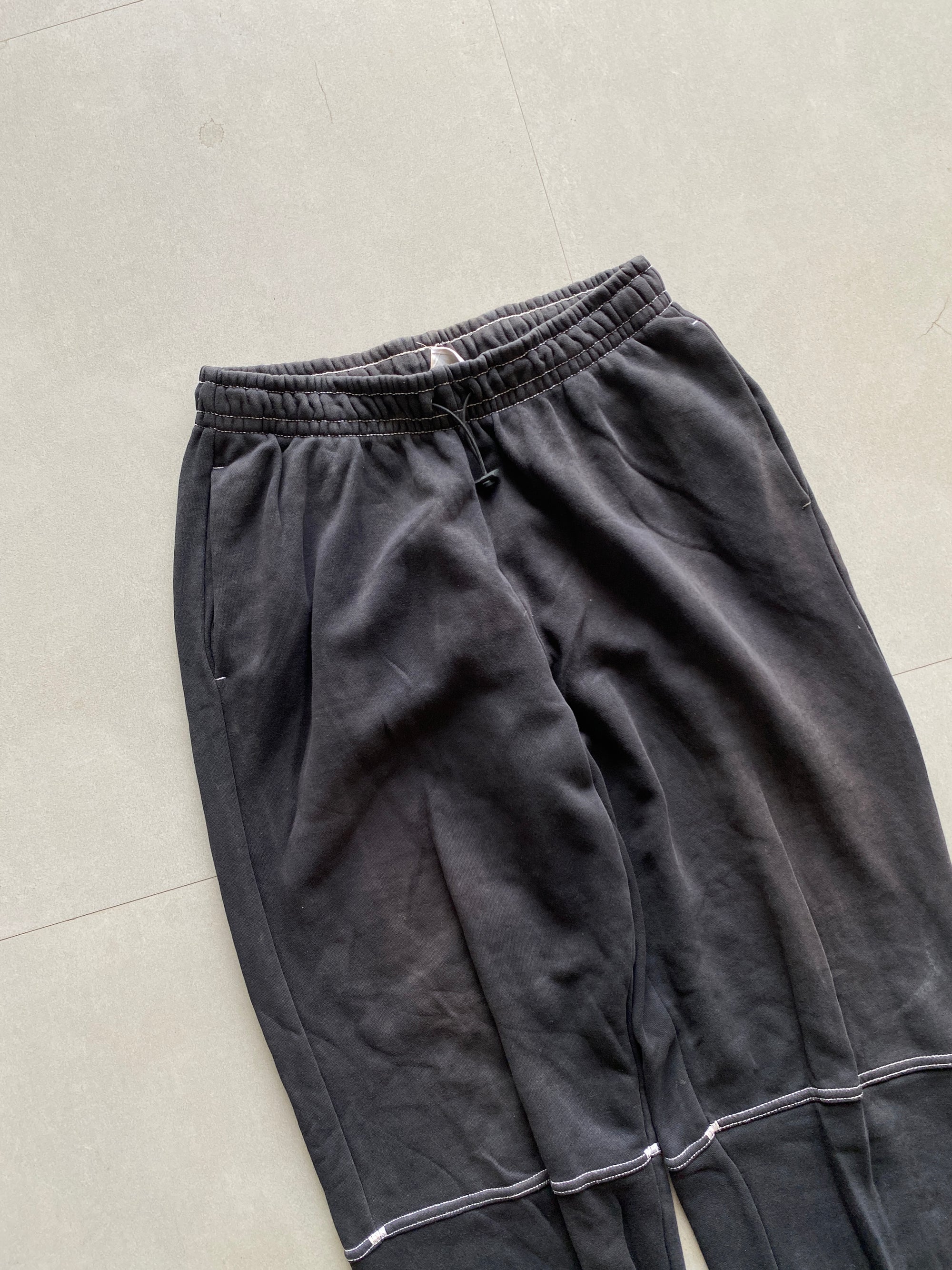 NIKE BIG LOGO SWEAT JOGGER PANT - S