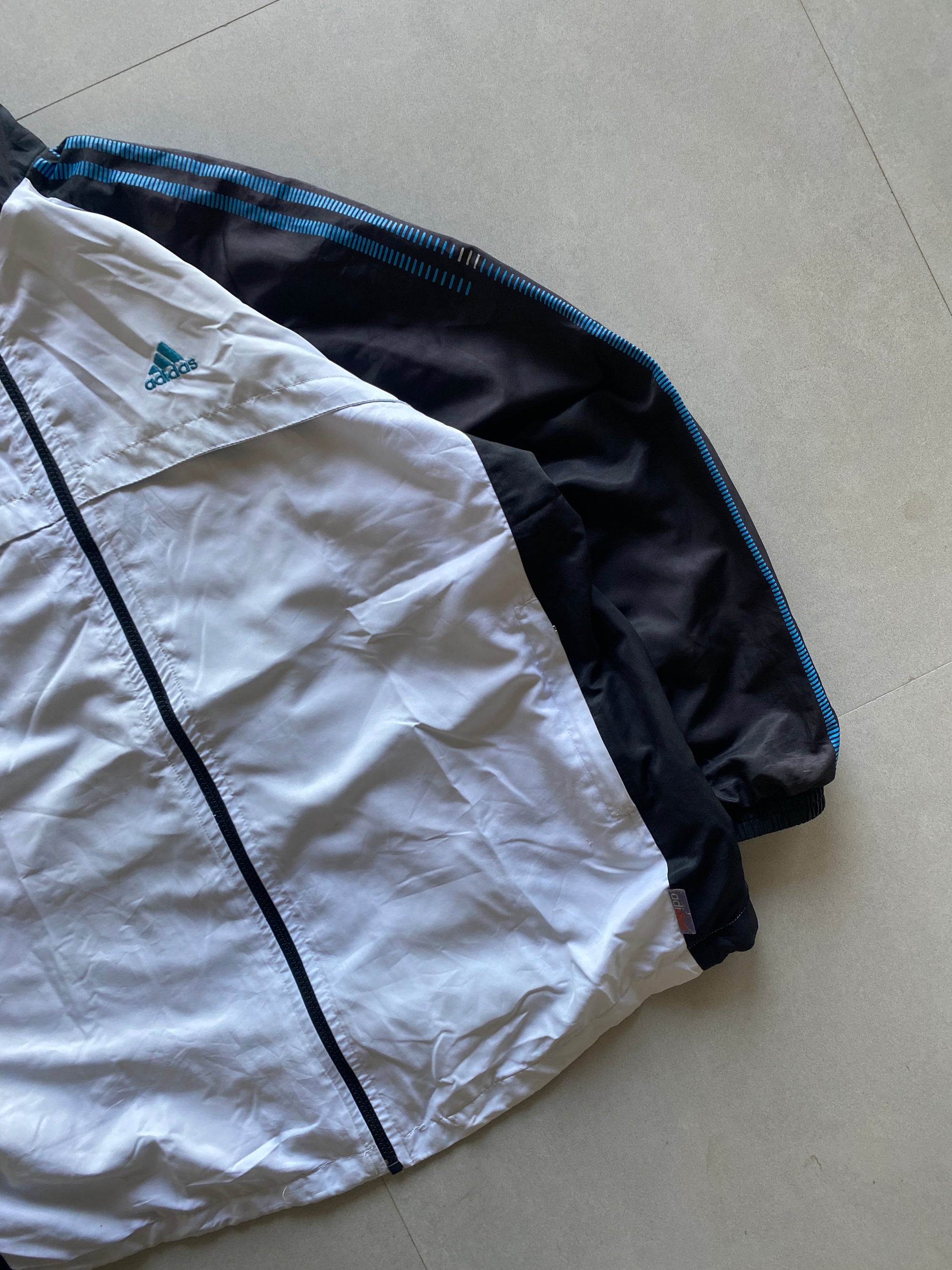 ADIDAS STRIPED JACKET - XL