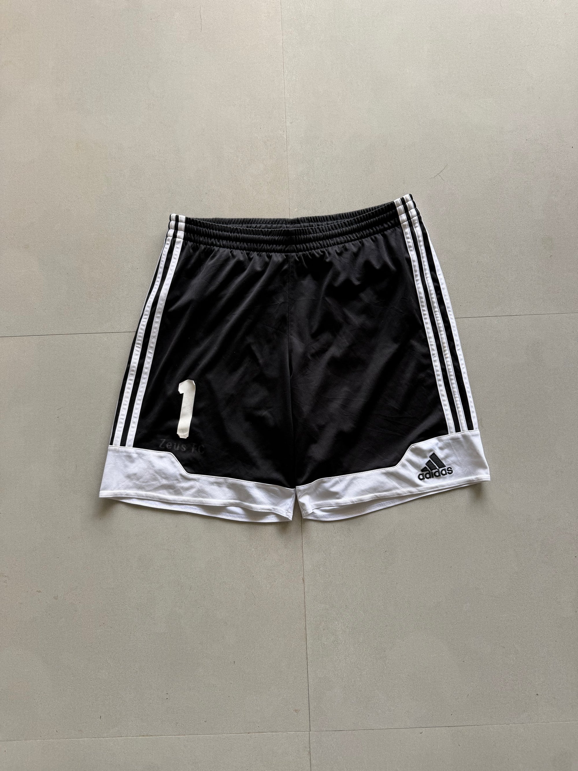 ADIDAS STRIPED SHORTS - M