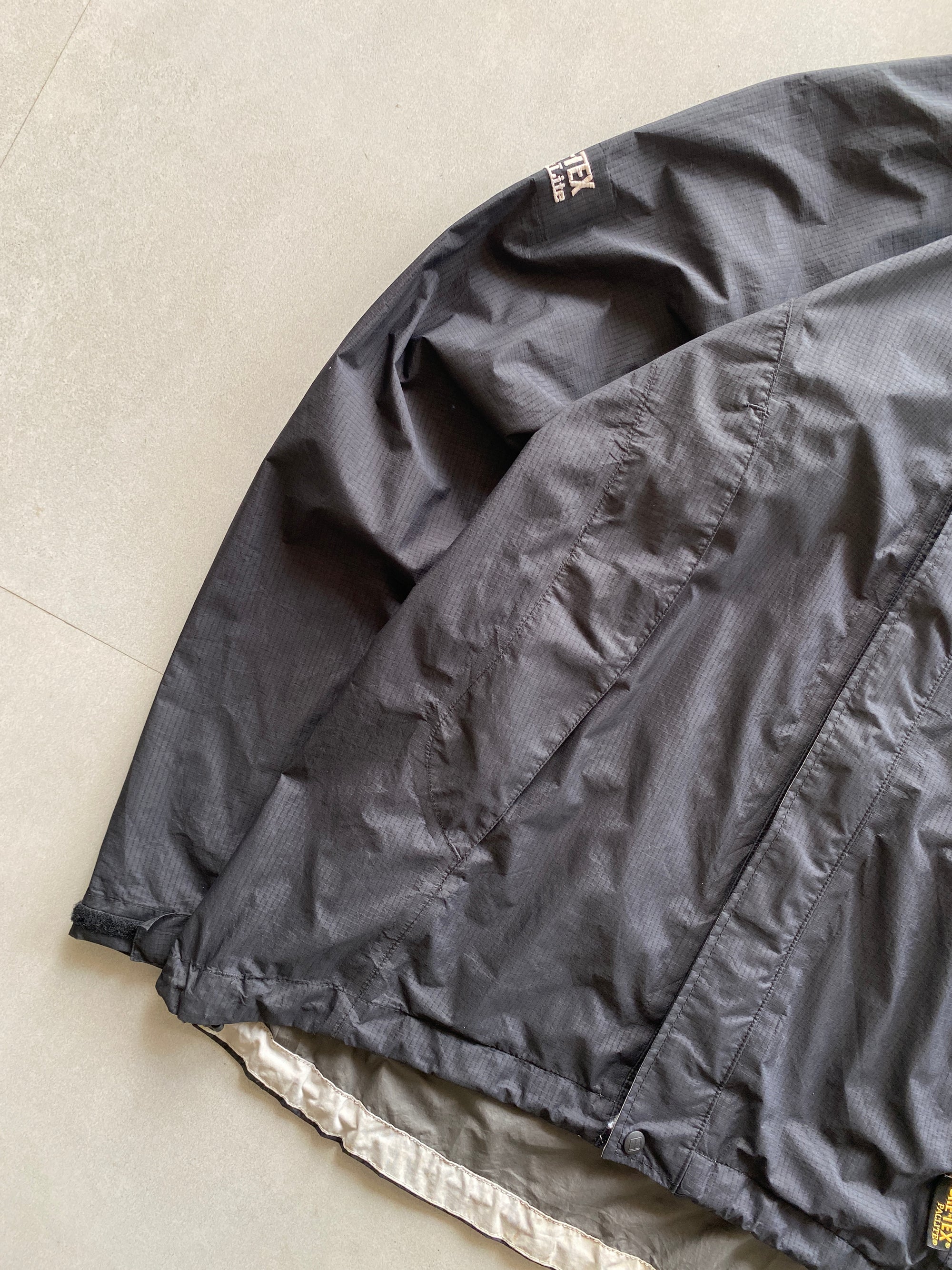 BERGHAUS GORTEX JACKET - M
