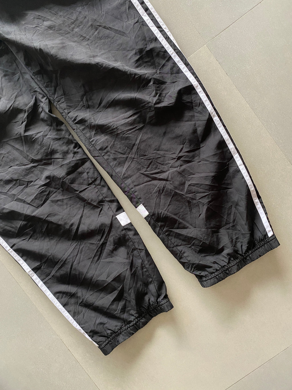 ADIDAS STRIPED TRACK PANT - L