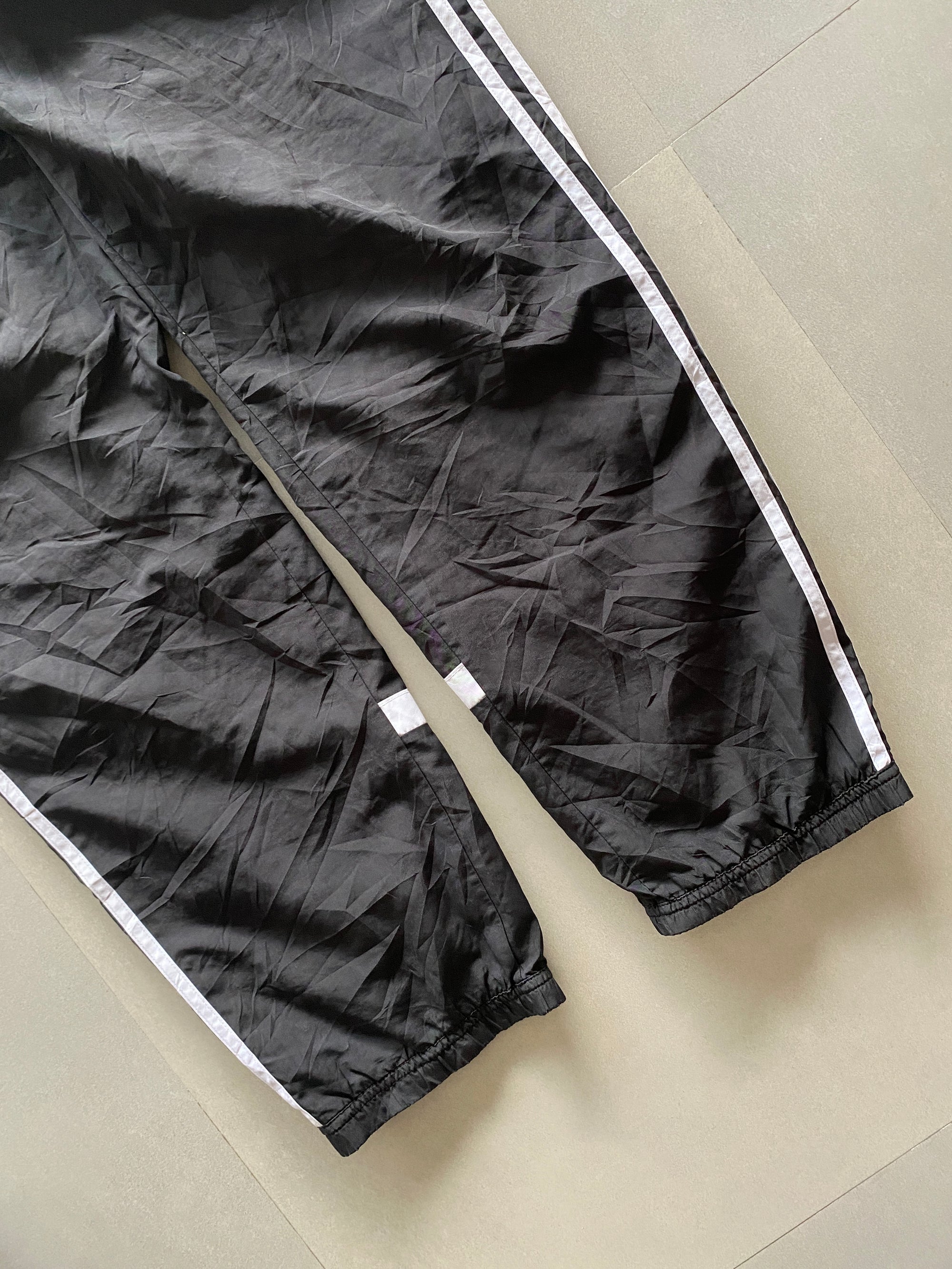 ADIDAS STRIPED TRACK PANT - L