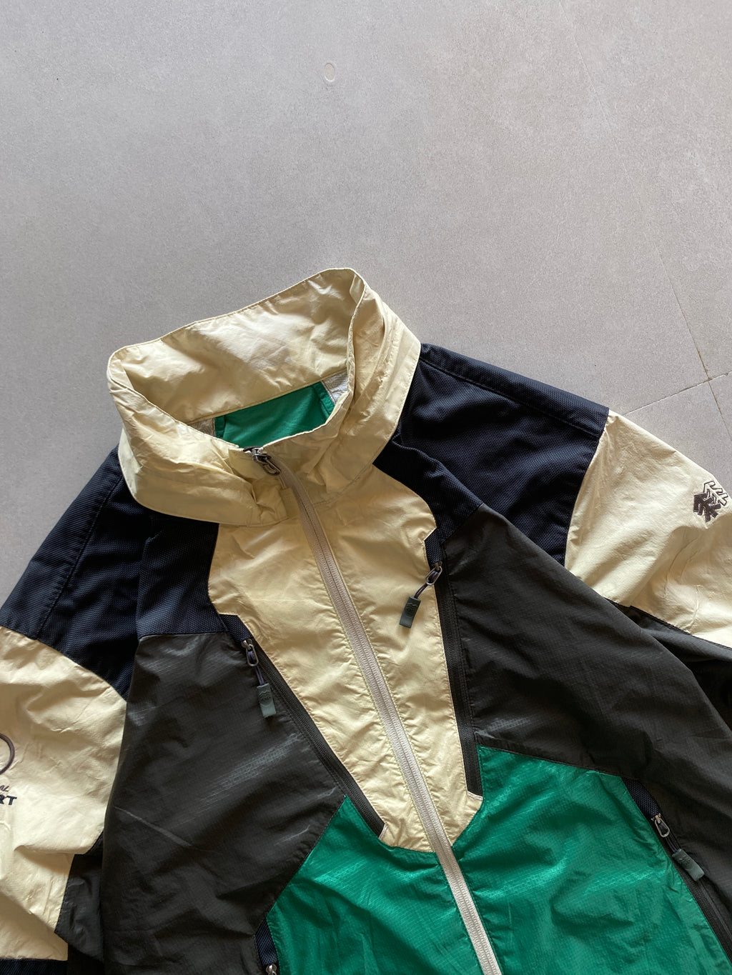 HIKING JACKET - L