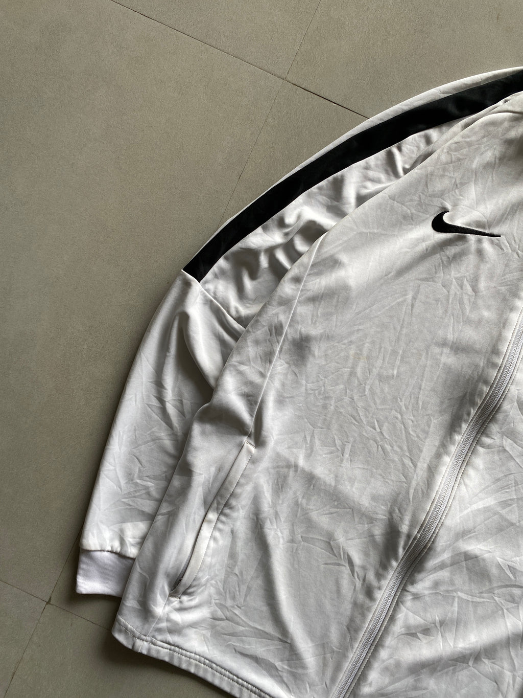 VINTAGE NIKE JACKET - L