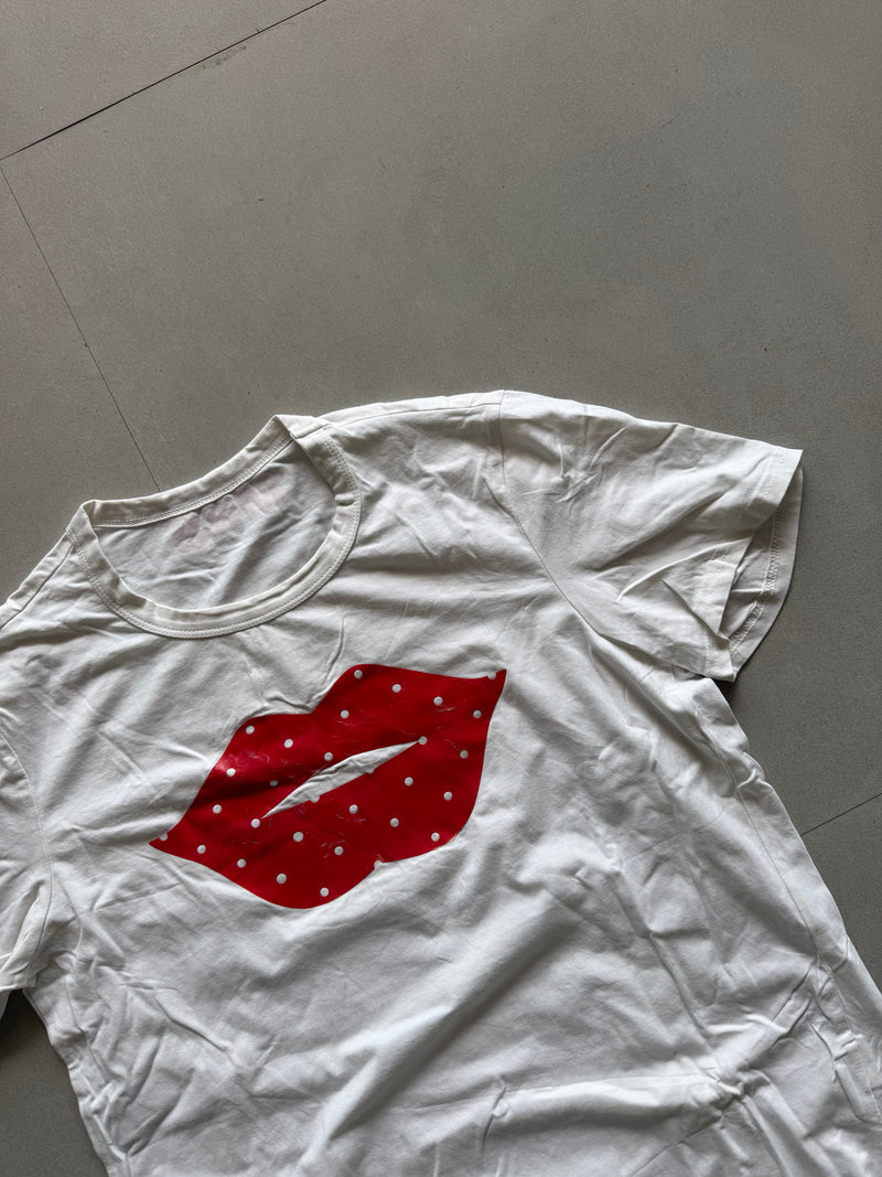 RED LIPS GRAPHIC TEE - XS