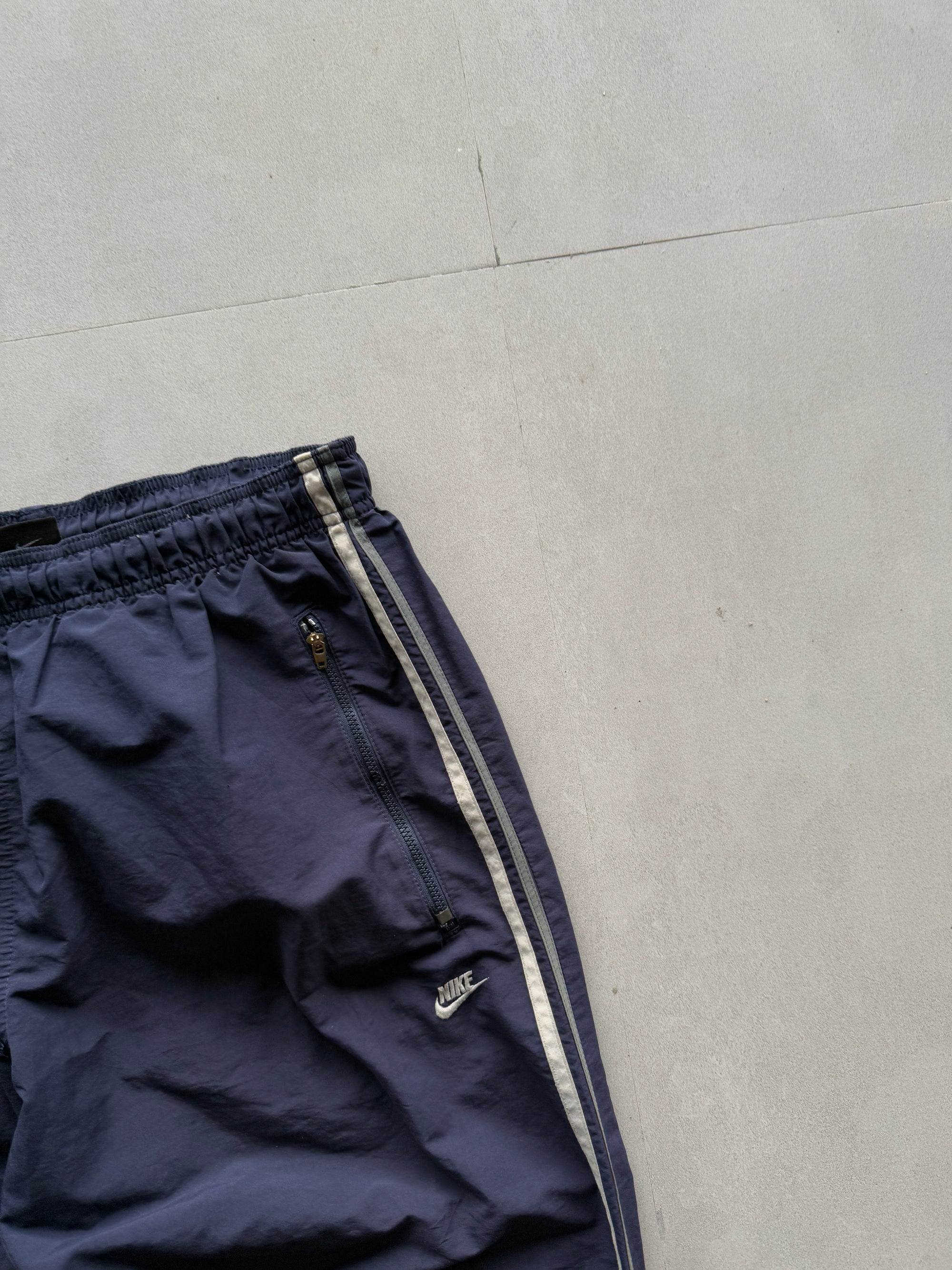 VINTAGE NIKE TRACK PANT -