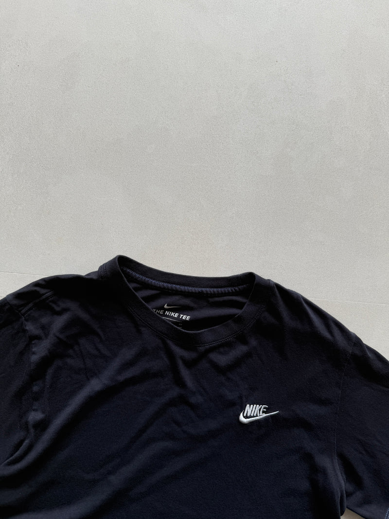NIKE SOLID BLACK TEE - S