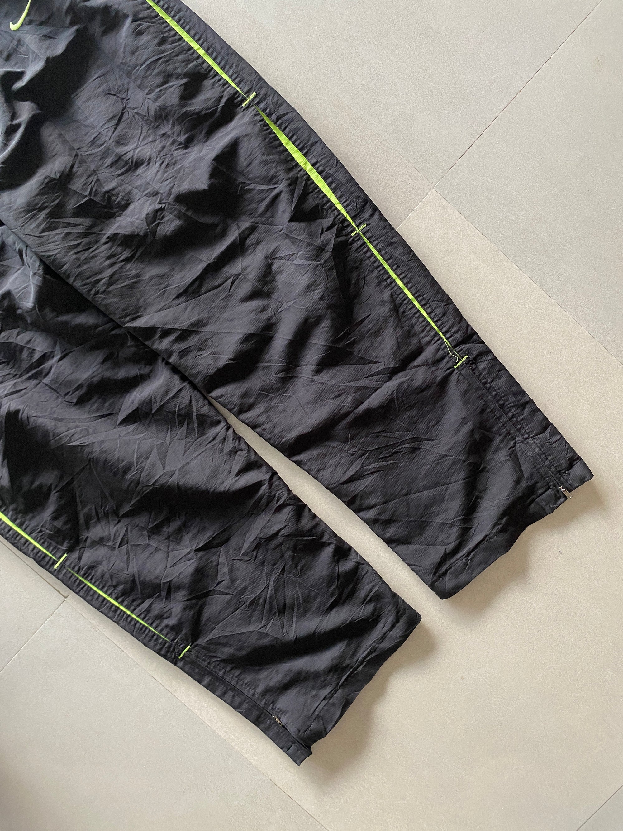 VINTAGE NIKE BAGGY TRACK PANT - M