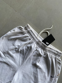 NIKE SHORTS WITH TAGS - M