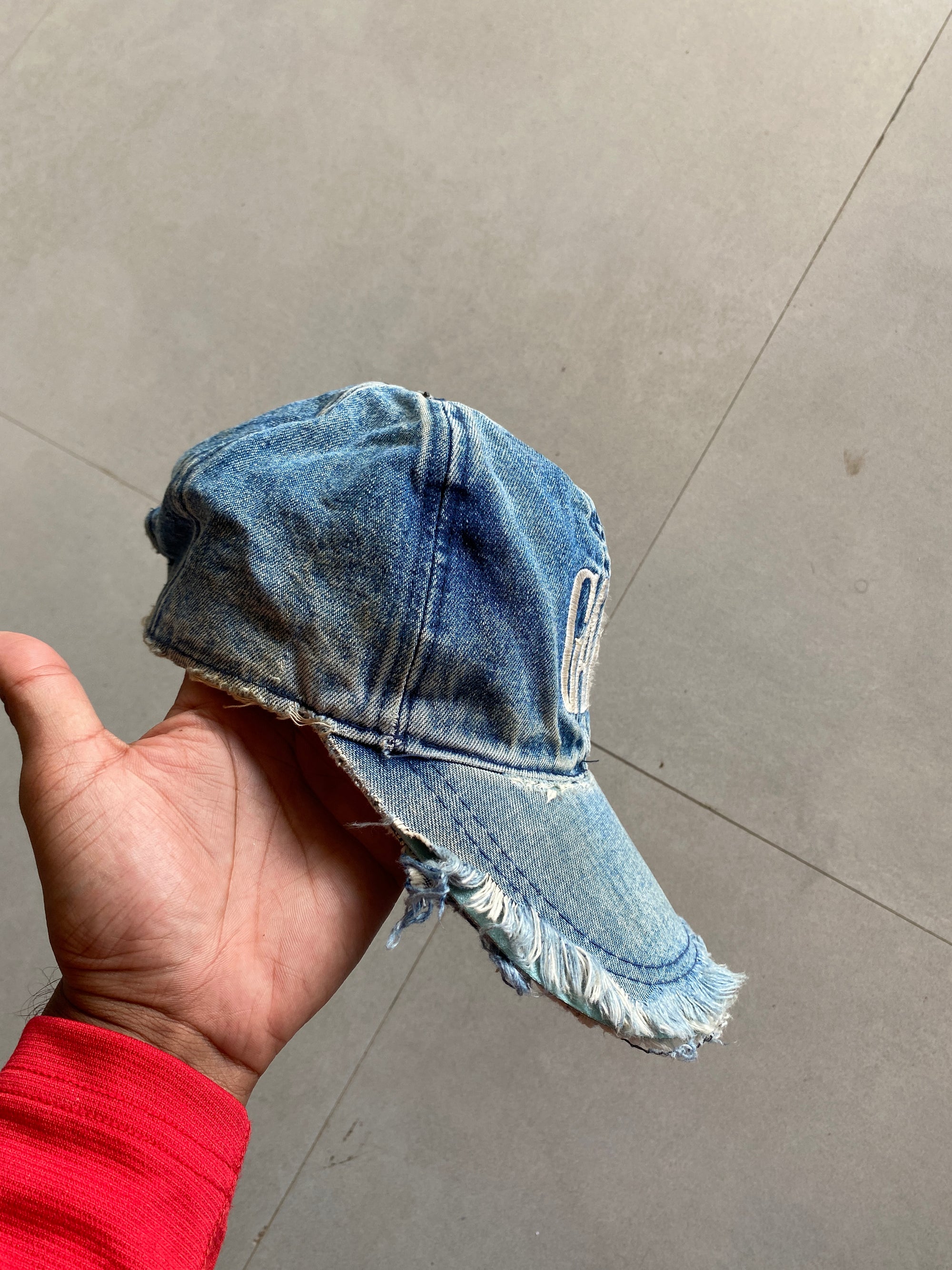 VINTAGE GAP DISTRESSED CAP