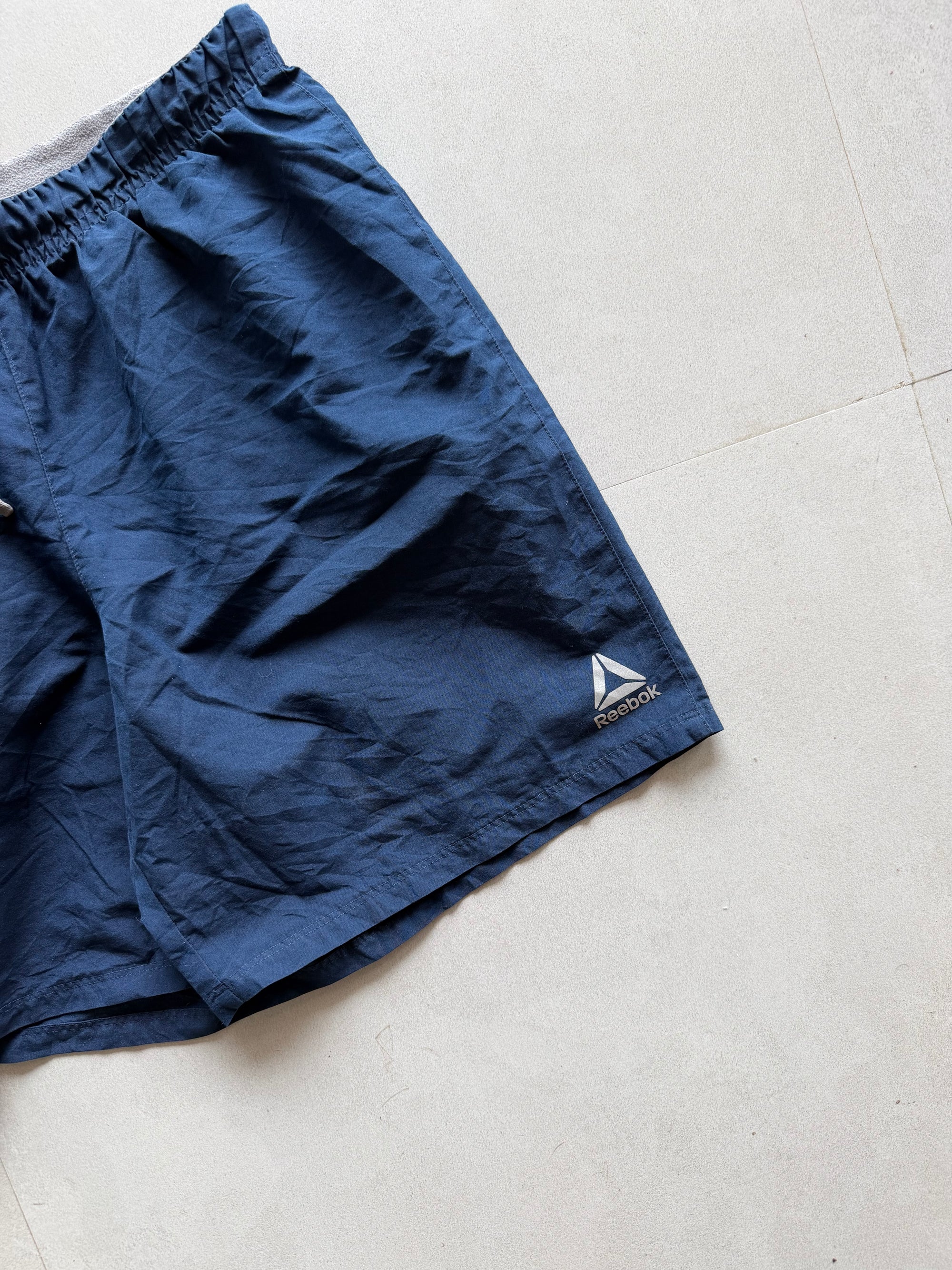 REEBOK SHORTS - M