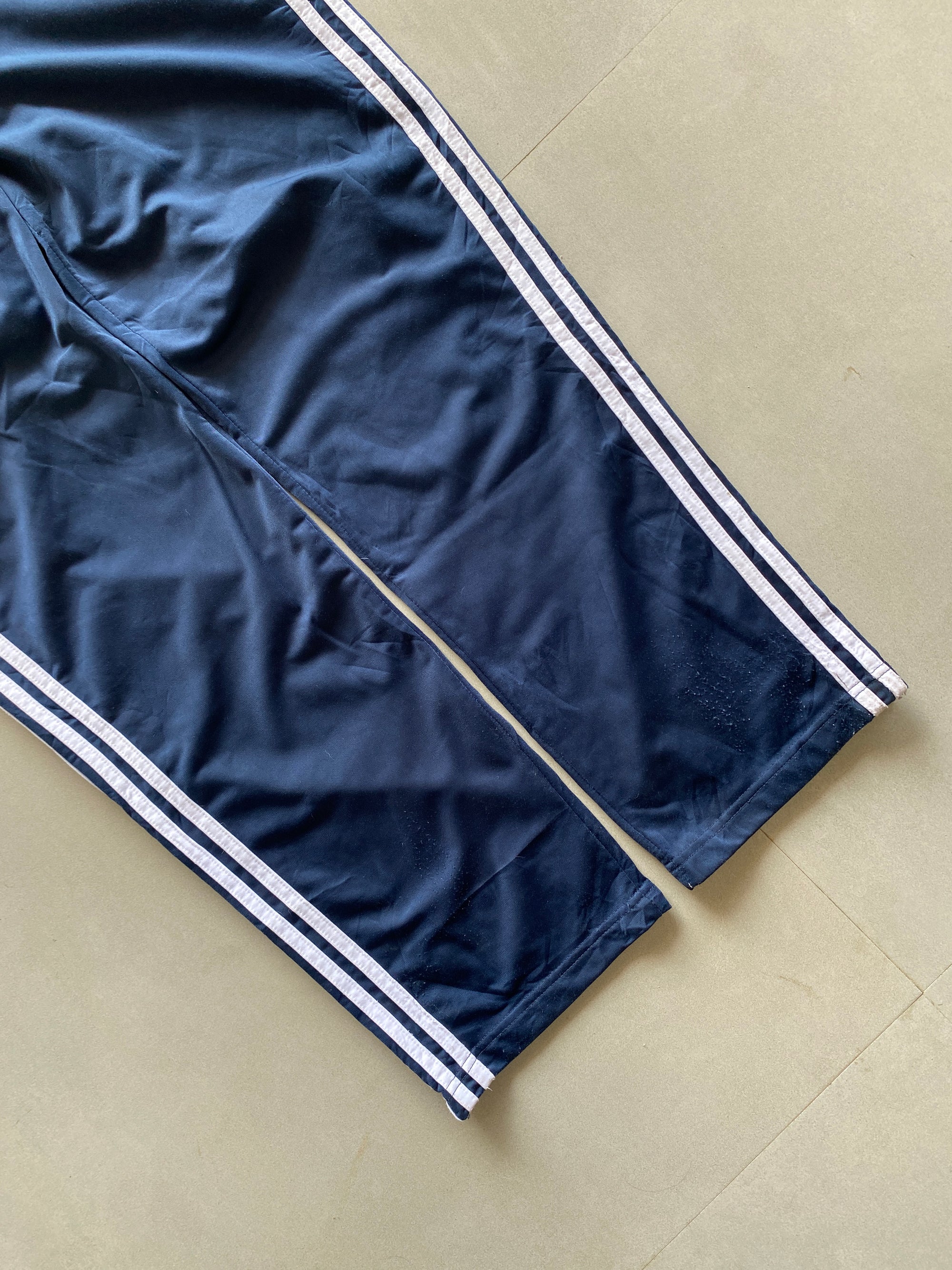 ADIDAS ORGINALS STRIPED SWEAT PANT - M