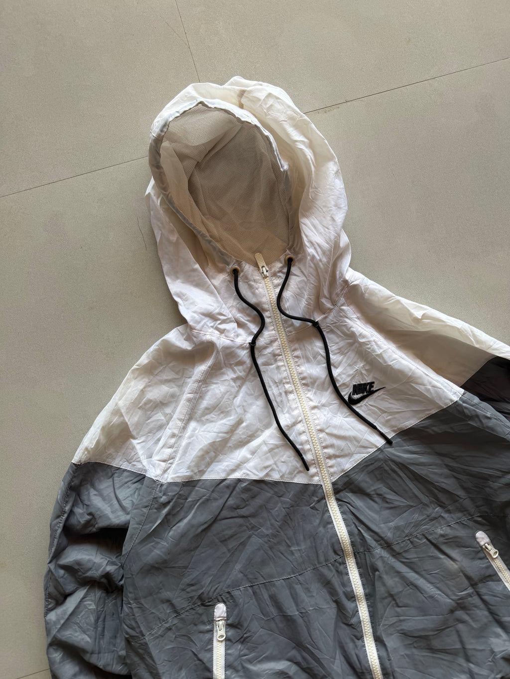 NIKE HOODED JACKET - L