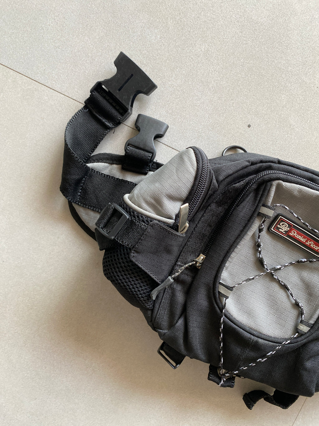 DANIEL LICARI HIKING FANNY PACK