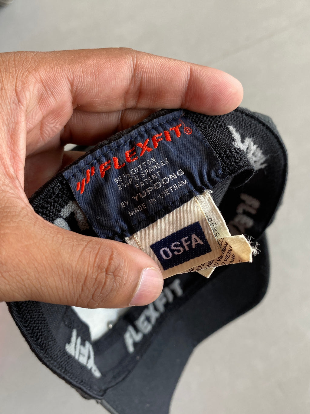 VINTAGE OAKLEY LOGO CAP