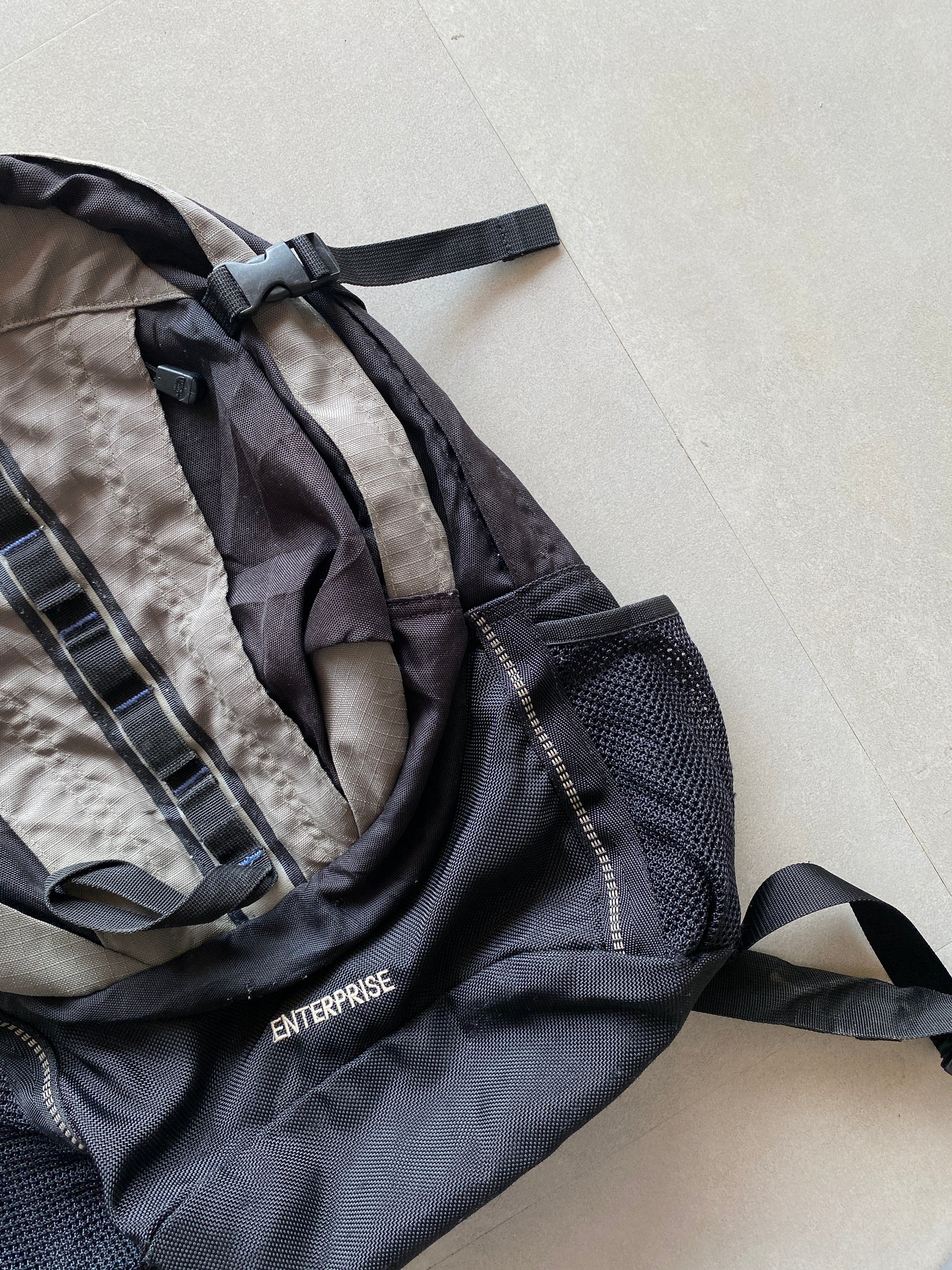 THE NORTH FACE HIKING BAG