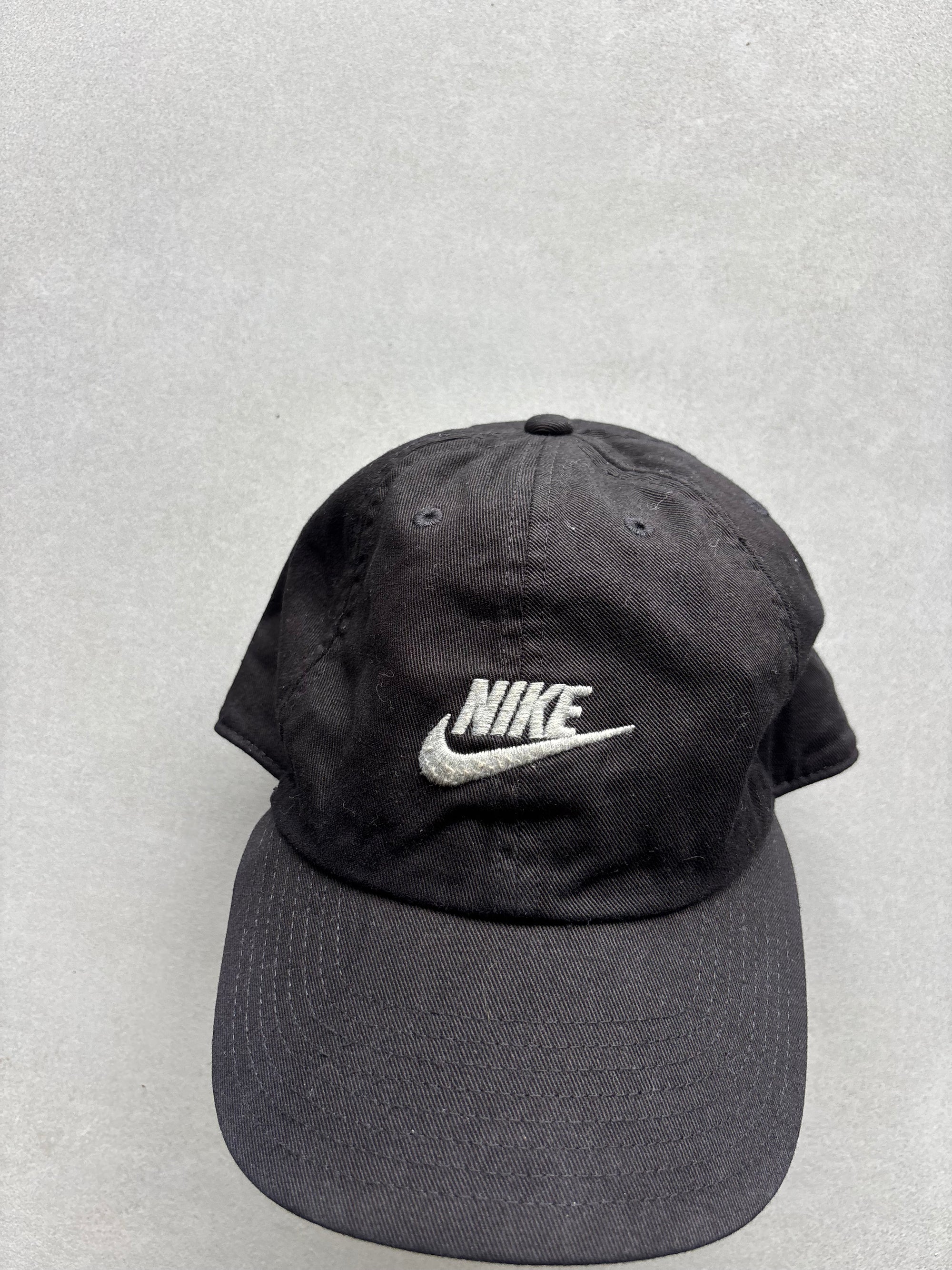 NIKE BLACK CAP