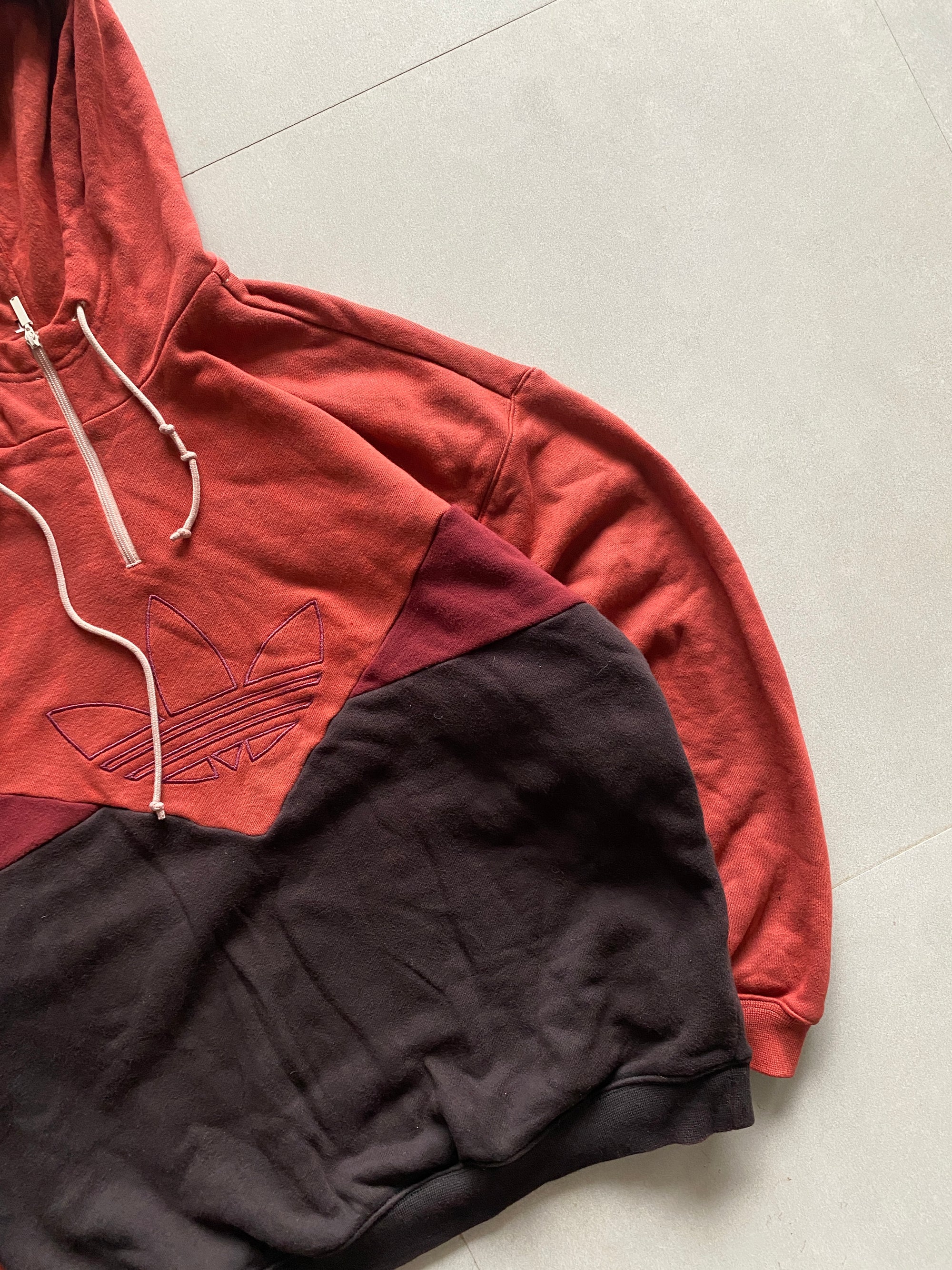 VINTAGE ADIDAS HOODIE - M