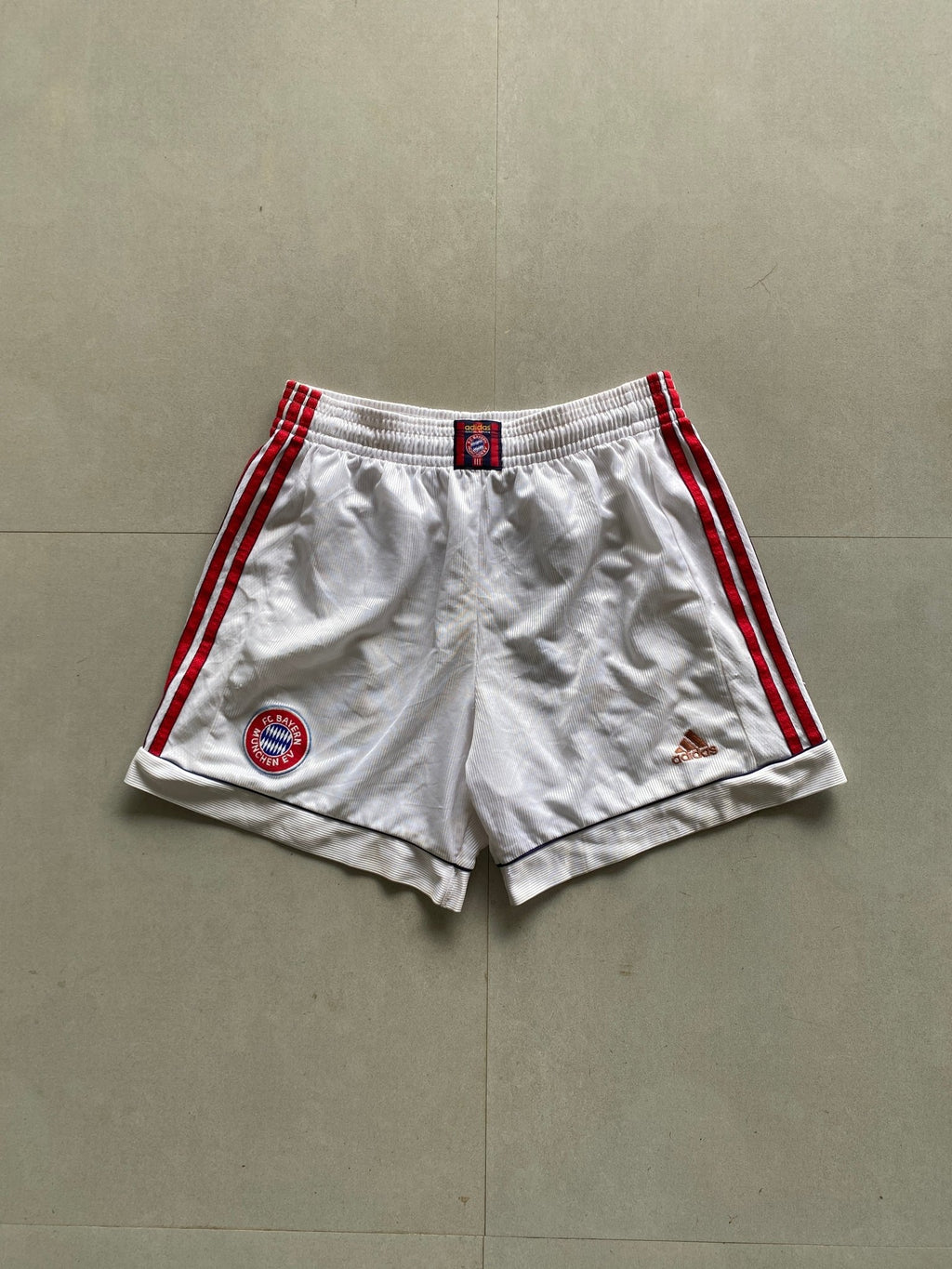 90S ADIDAS BAYERN SHORTS - S - Aged Arc