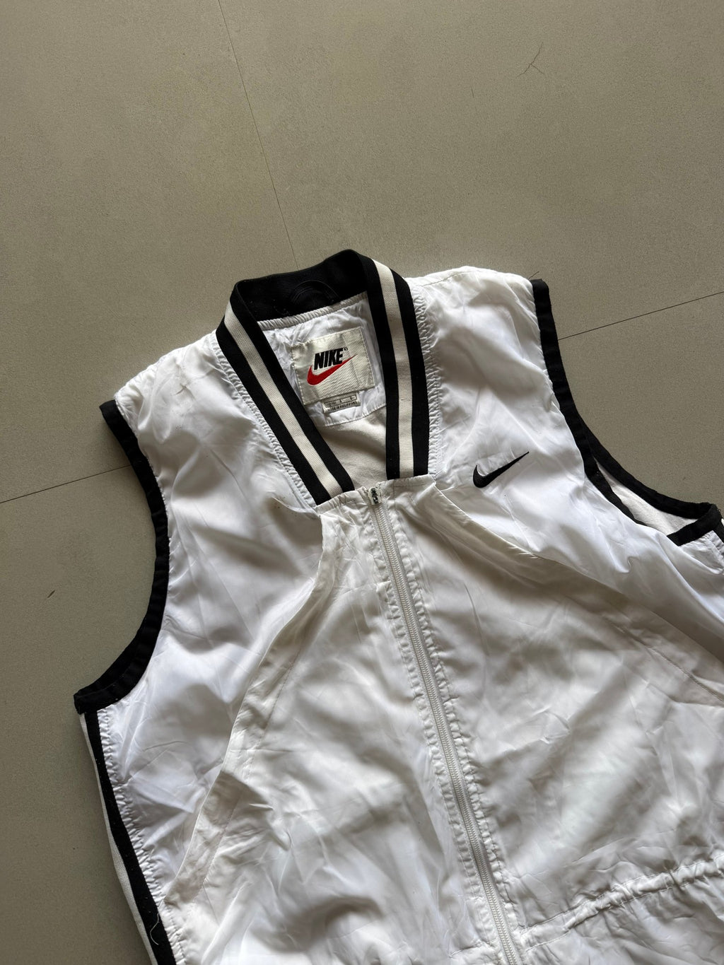 90S NIKE SLEEVLESS JACKET - Aged Arc