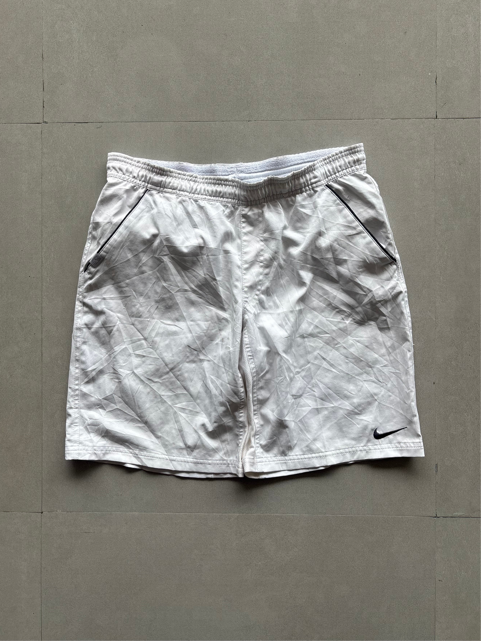 NIKE WHITE SHORTS - M