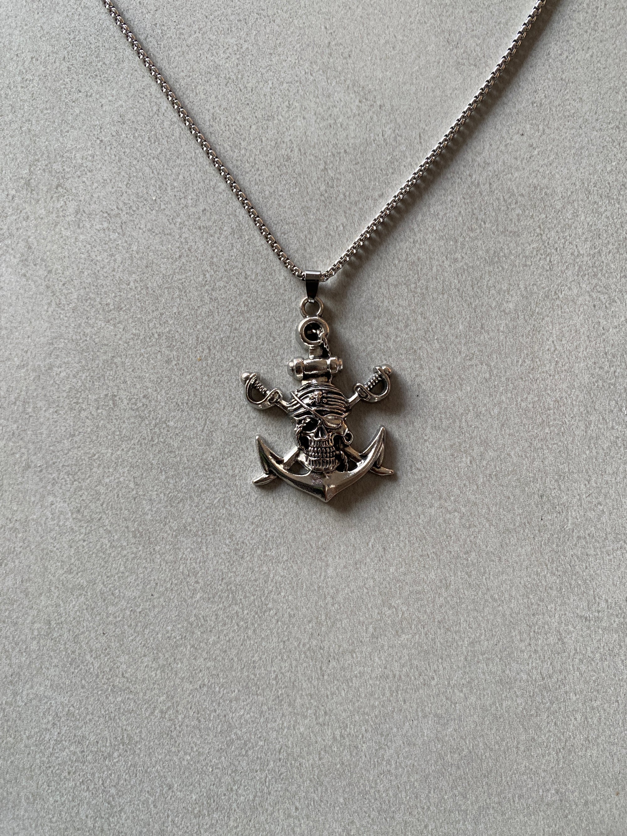 PIRATE SKULL PENDANT CHAIN