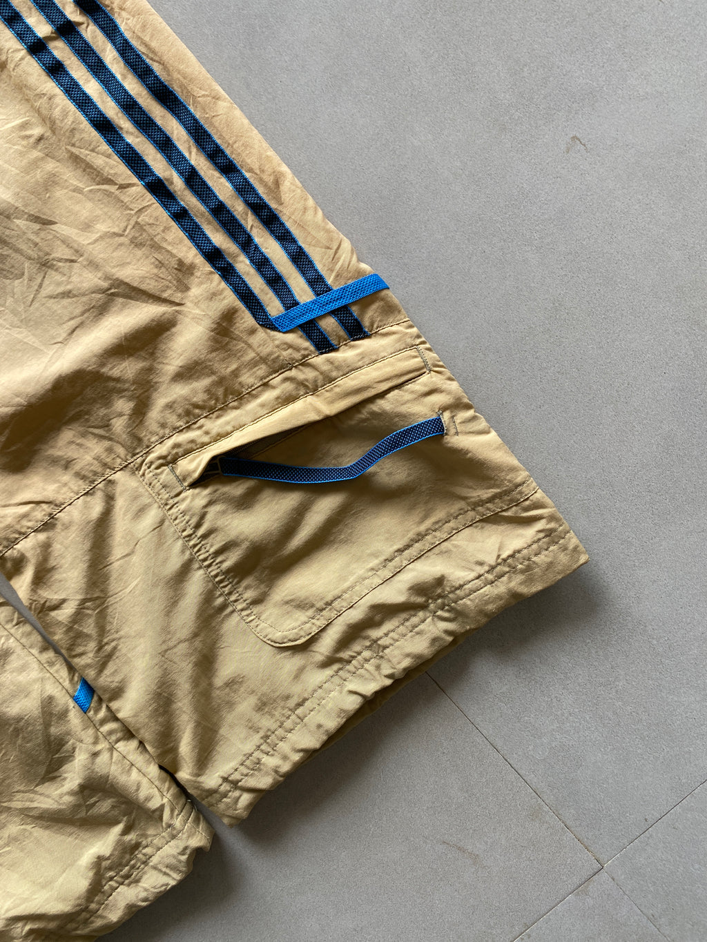 ADIDAS BAGGY STRIPED TRACK PANT - M