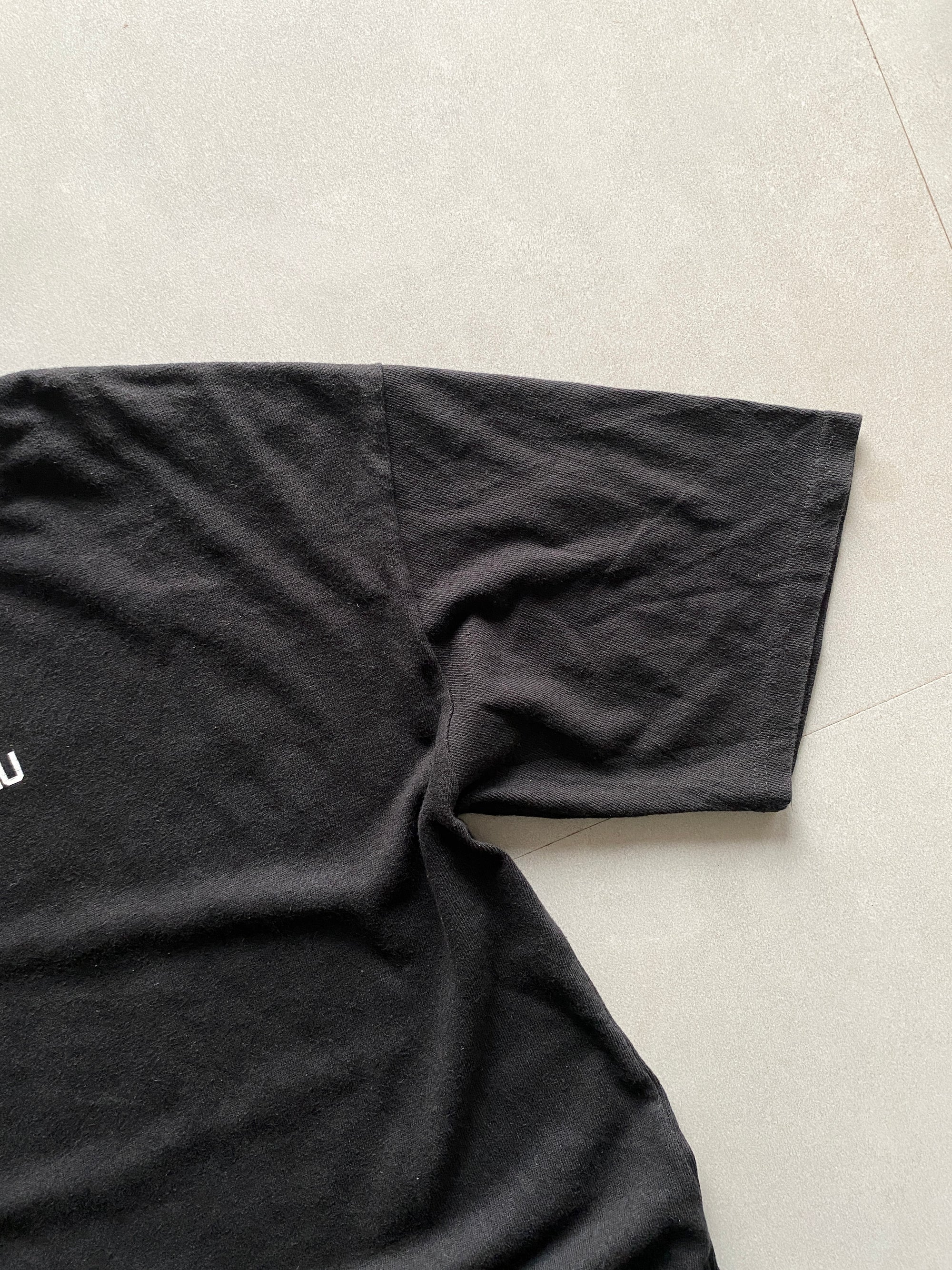 0.387AU BACK HIT TEE - L