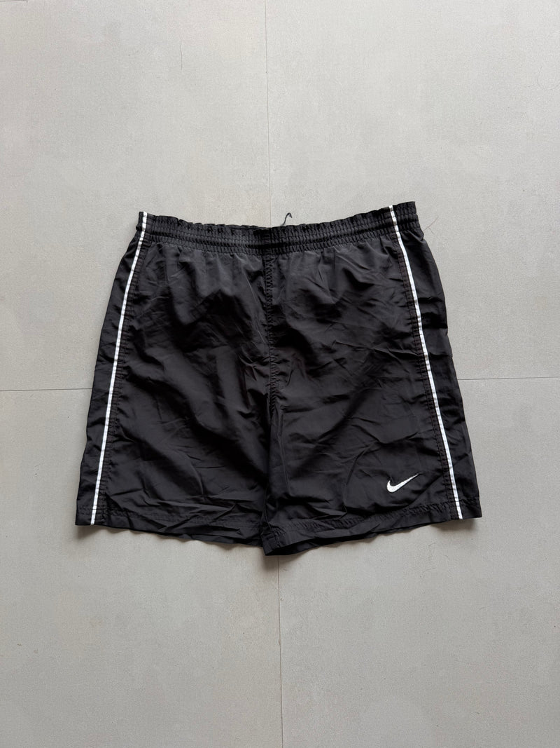 VINTAGE NIKE SHORTS - M