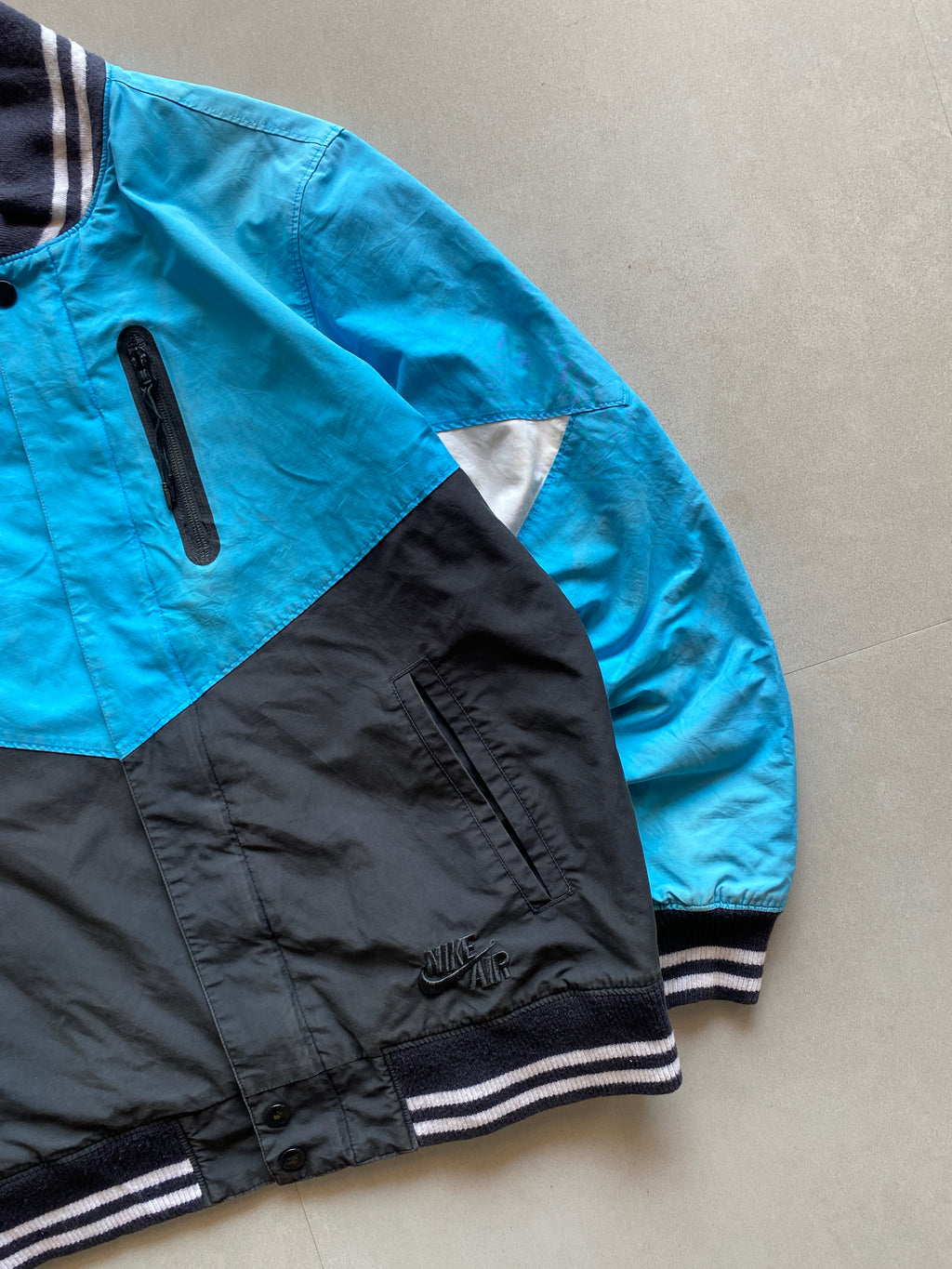 NIKE AIR BOMBER JACKET - L