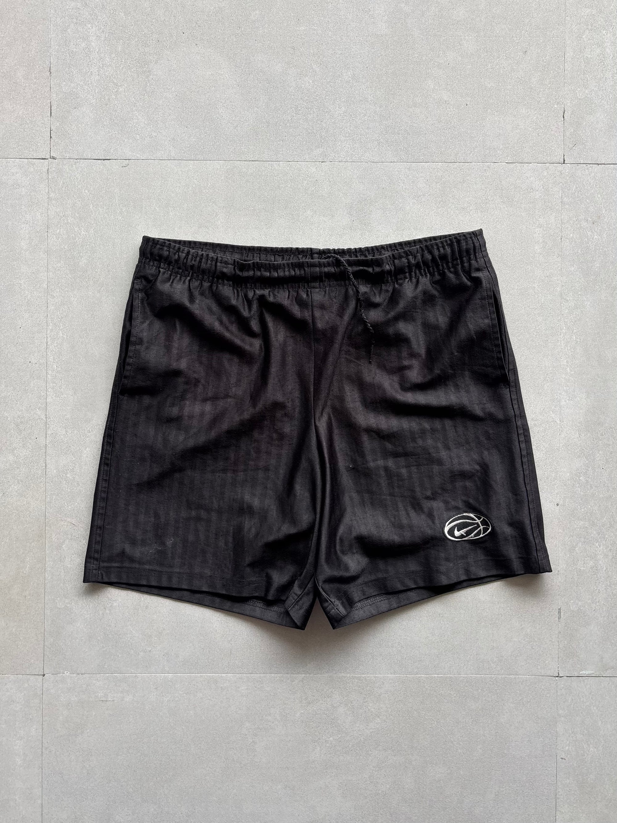 90s NIKE SHORTS - M