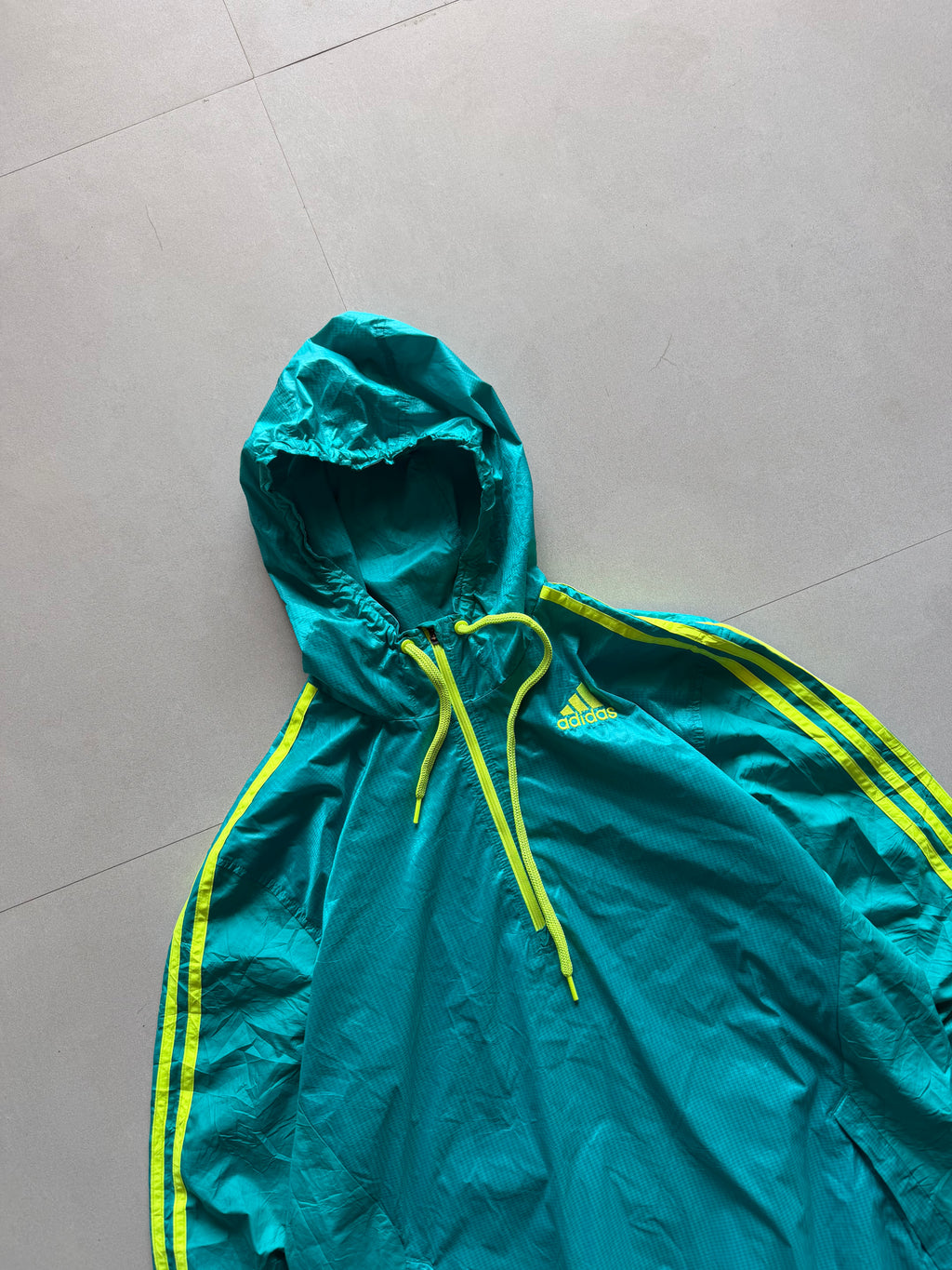 ADIDAS HOODED STRIPED 1/4 JACKET - L