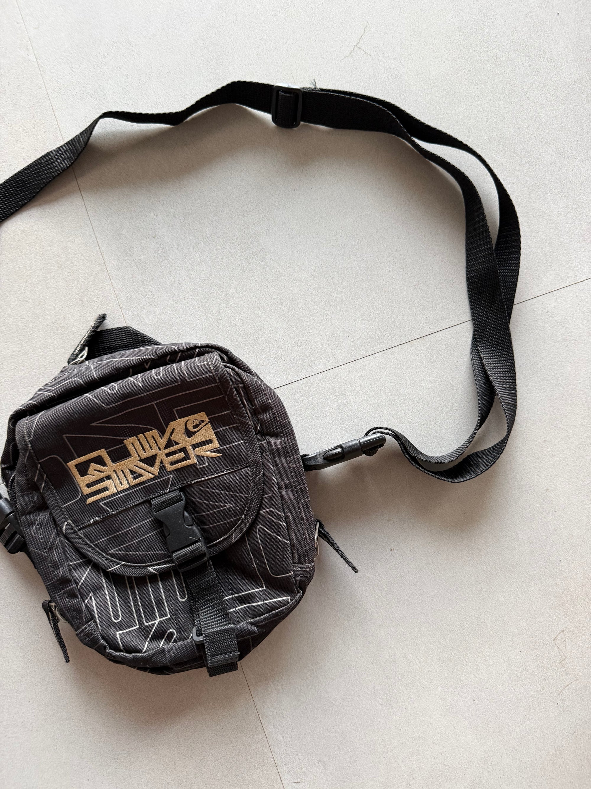 QUIK SILVER SLING BAG