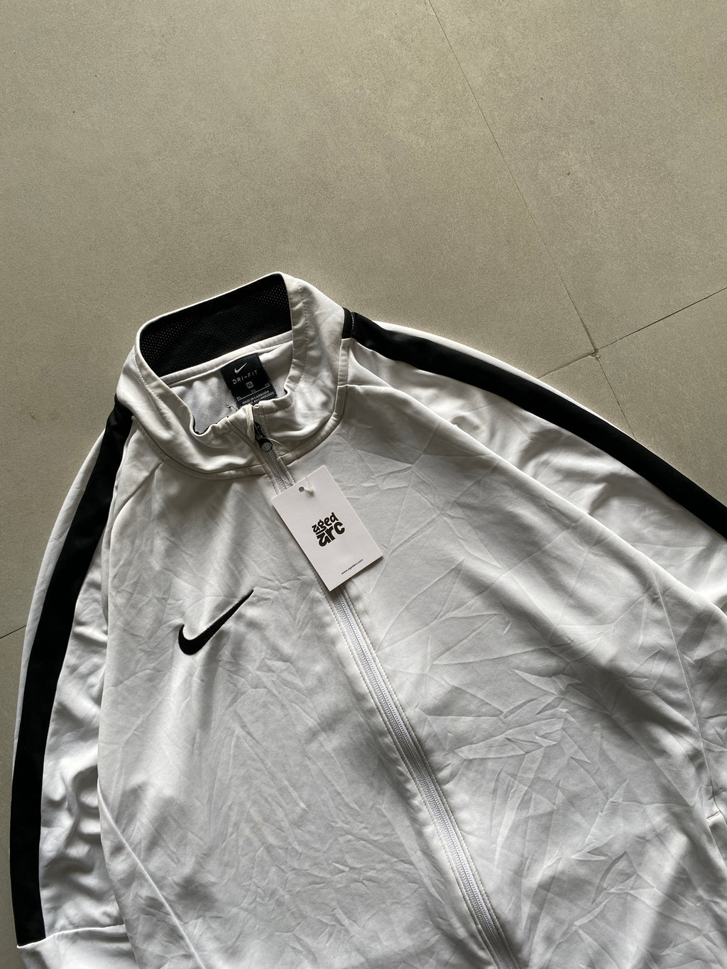 VINTAGE NIKE JACKET - L