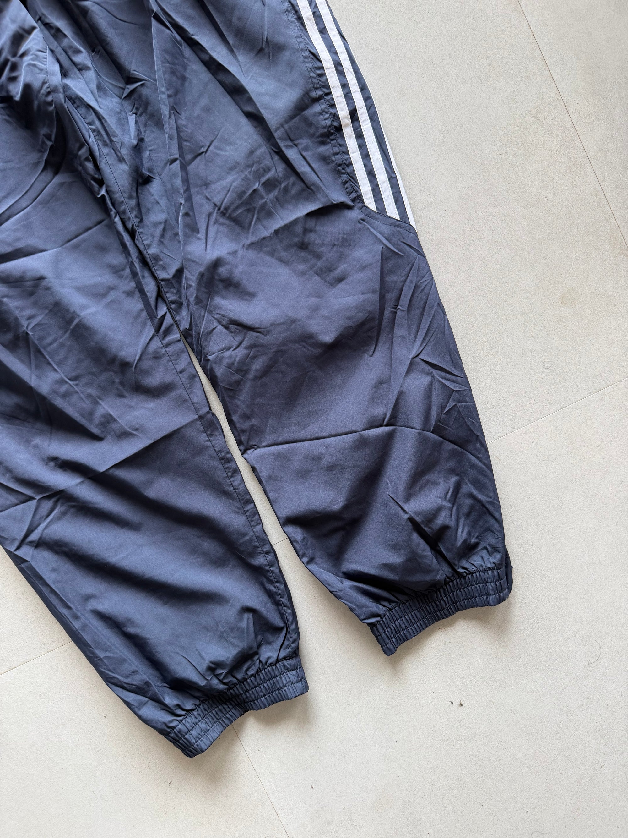 ADIDAS STRIPED TRACK PANT50 - M