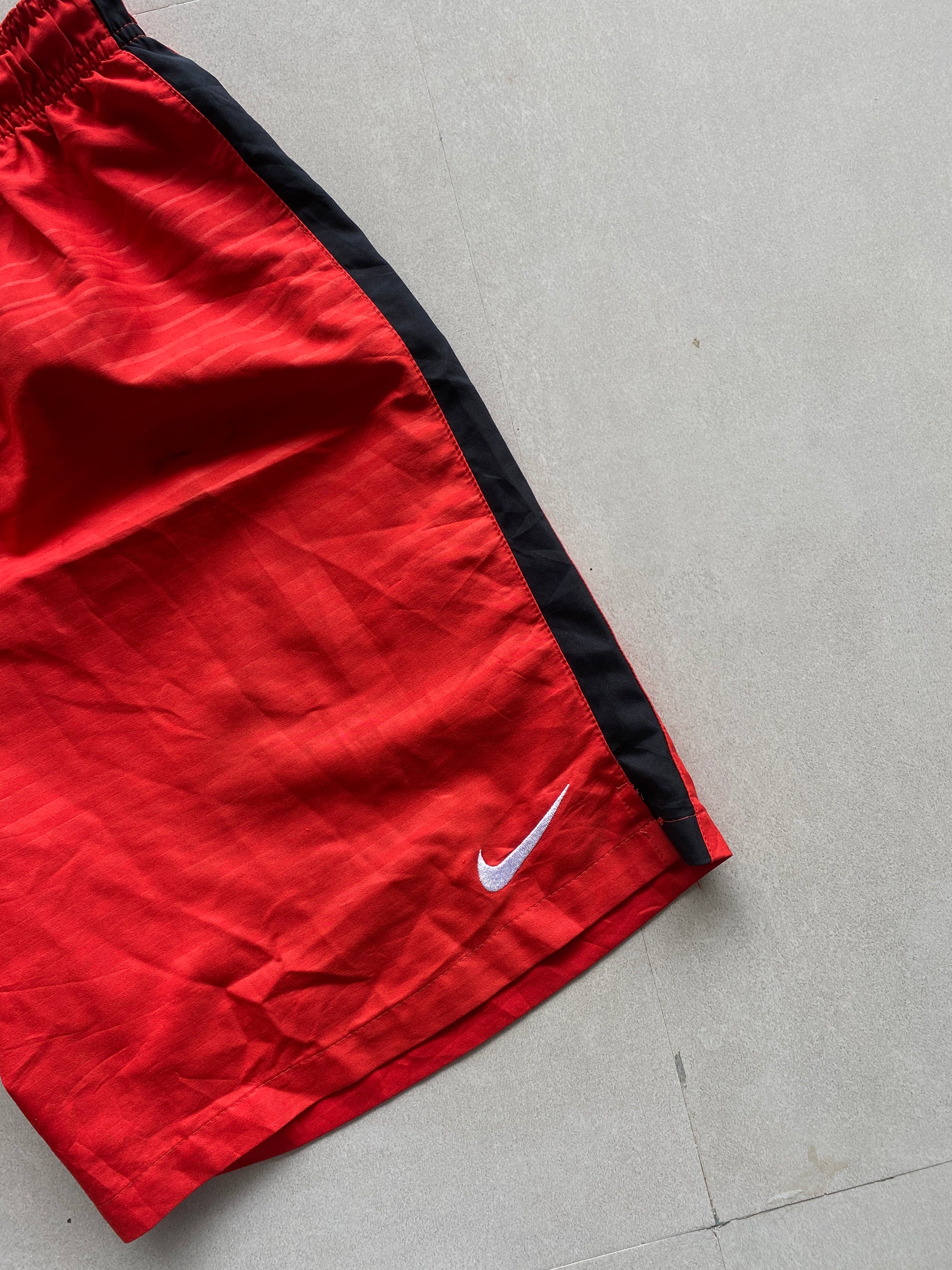 NIKE SHORTS - M