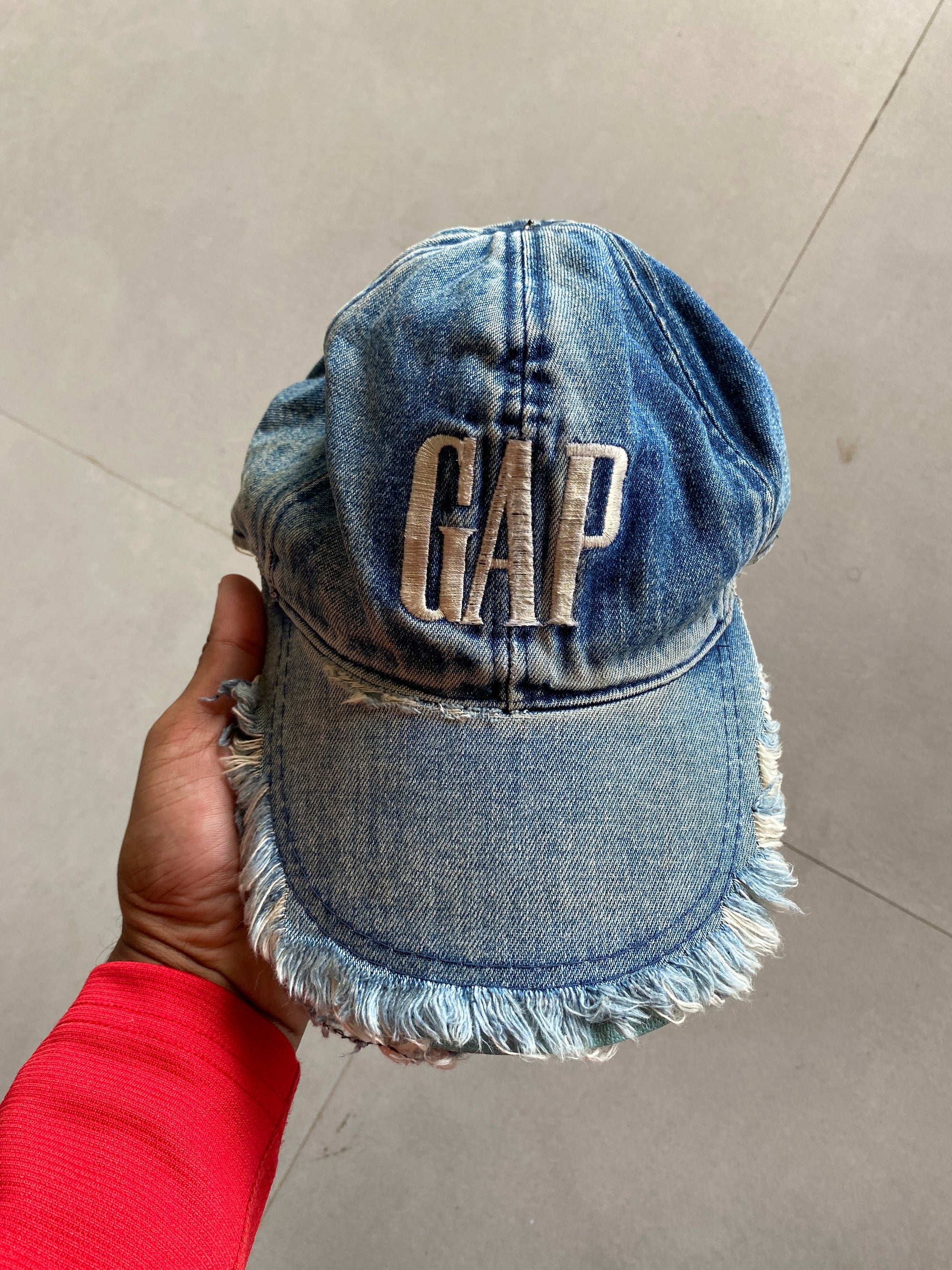 VINTAGE GAP DISTRESSED CAP