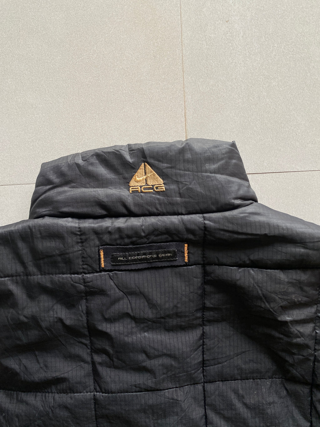 NIKE ACG QUILTED VEST -L