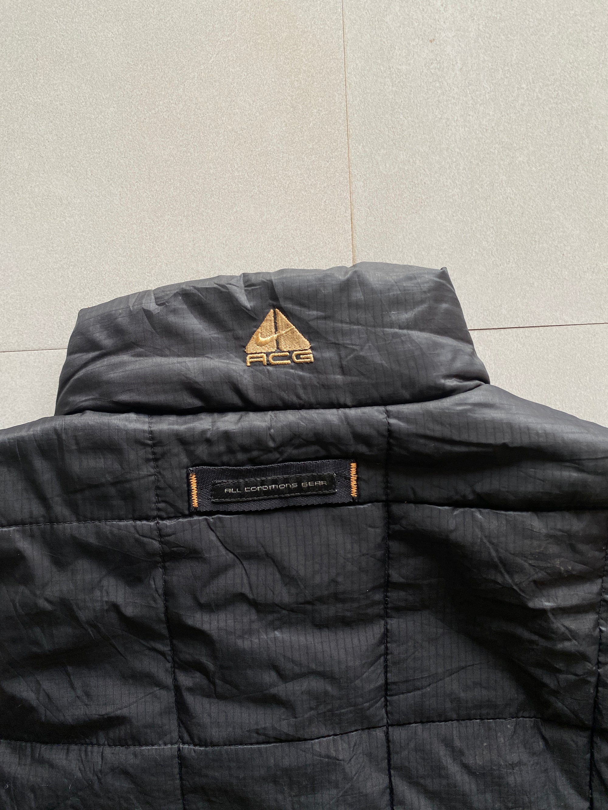 NIKE ACG QUILTED VEST -L