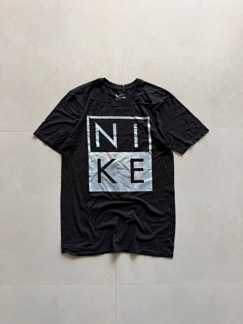 NIKE LOGO TEE - XS