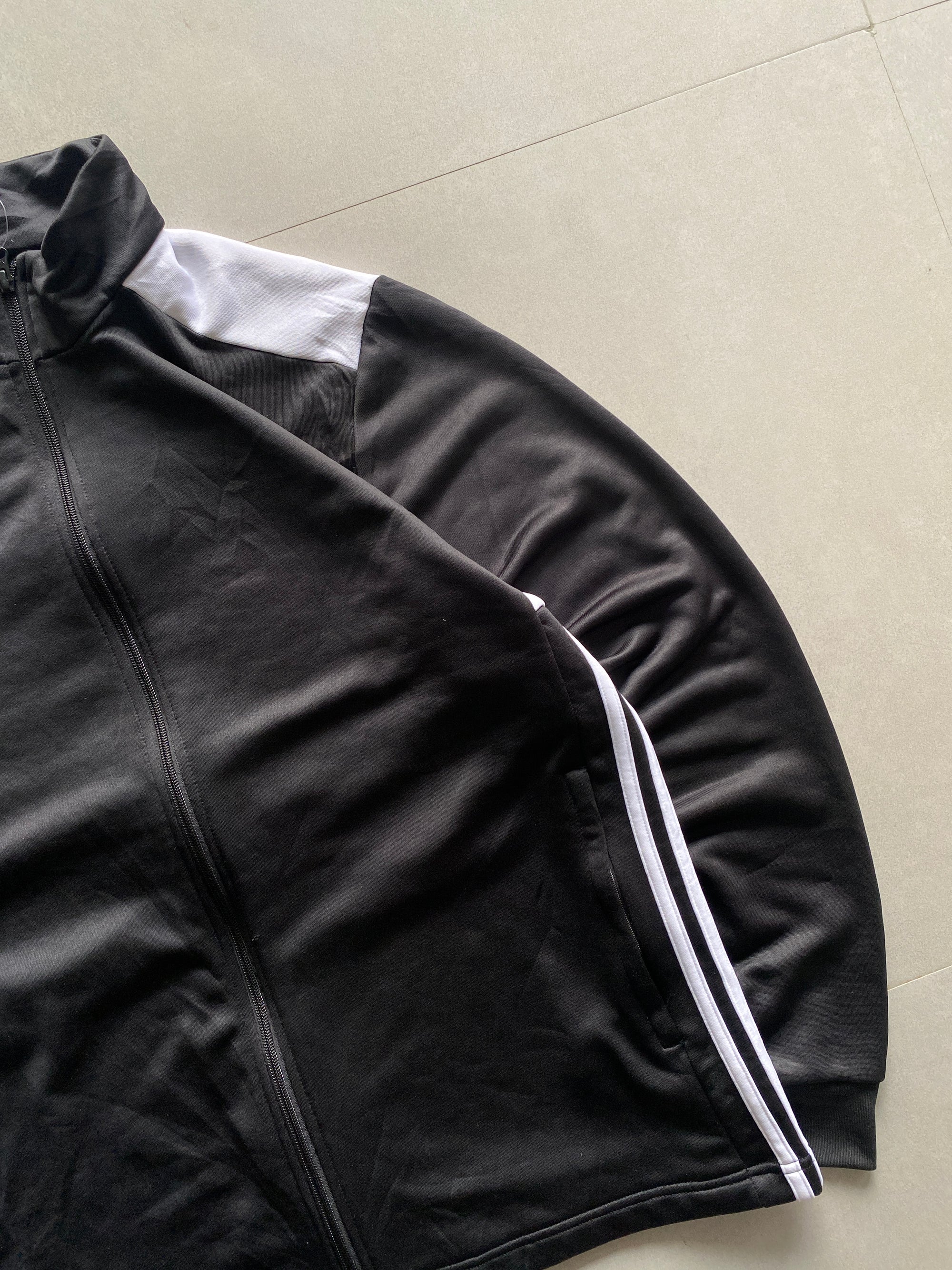 ADIDAS STRIPED JACKET - XL