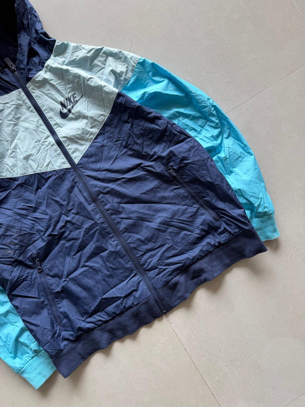 VINTAGE NIKE HOODED JACKET - M