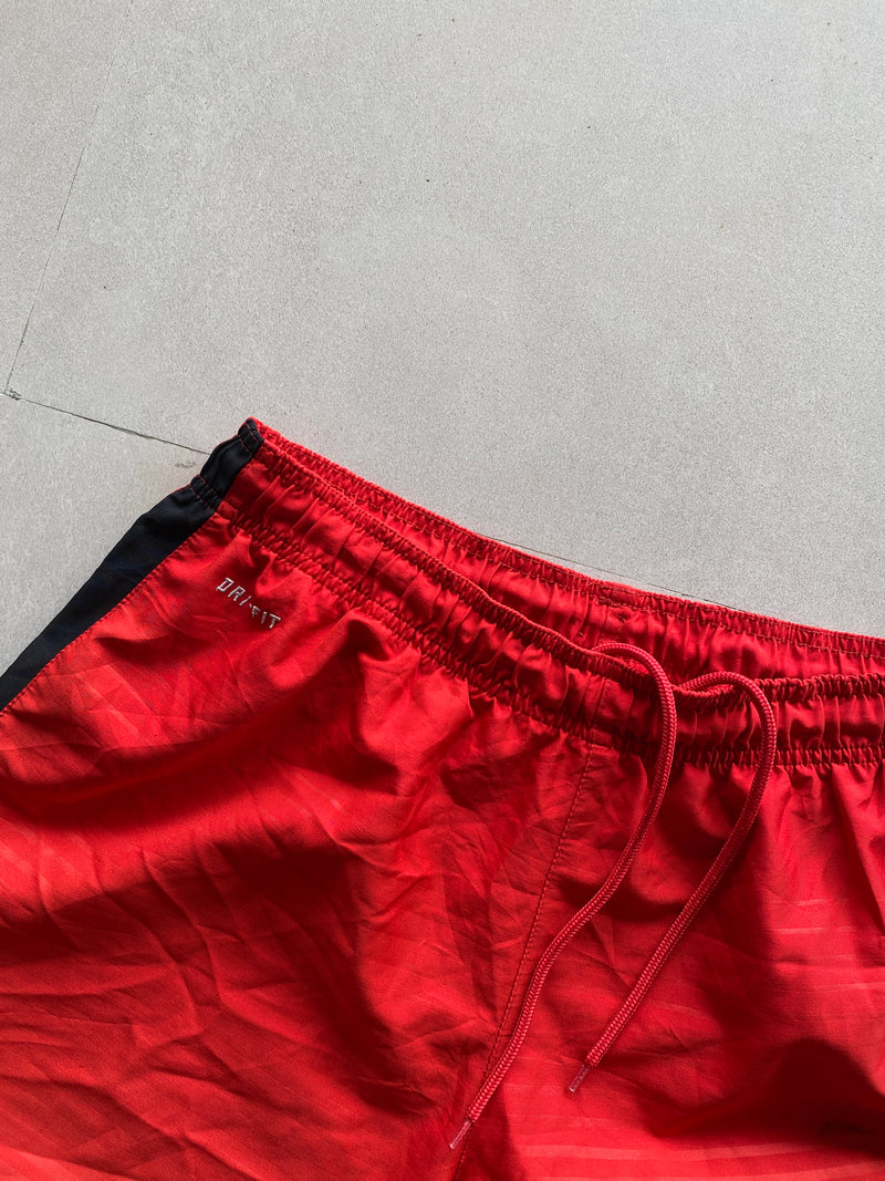NIKE SHORTS - M