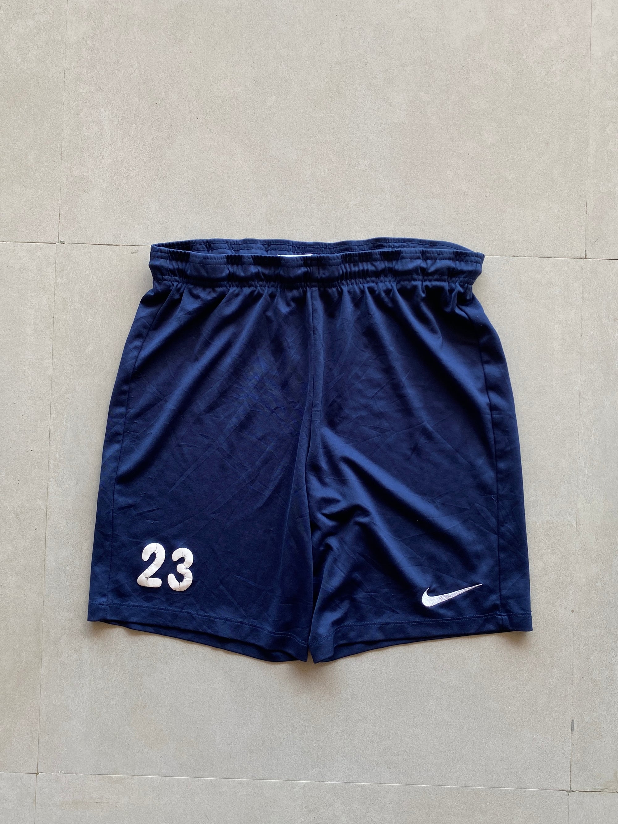 NIKE SHORTS - M