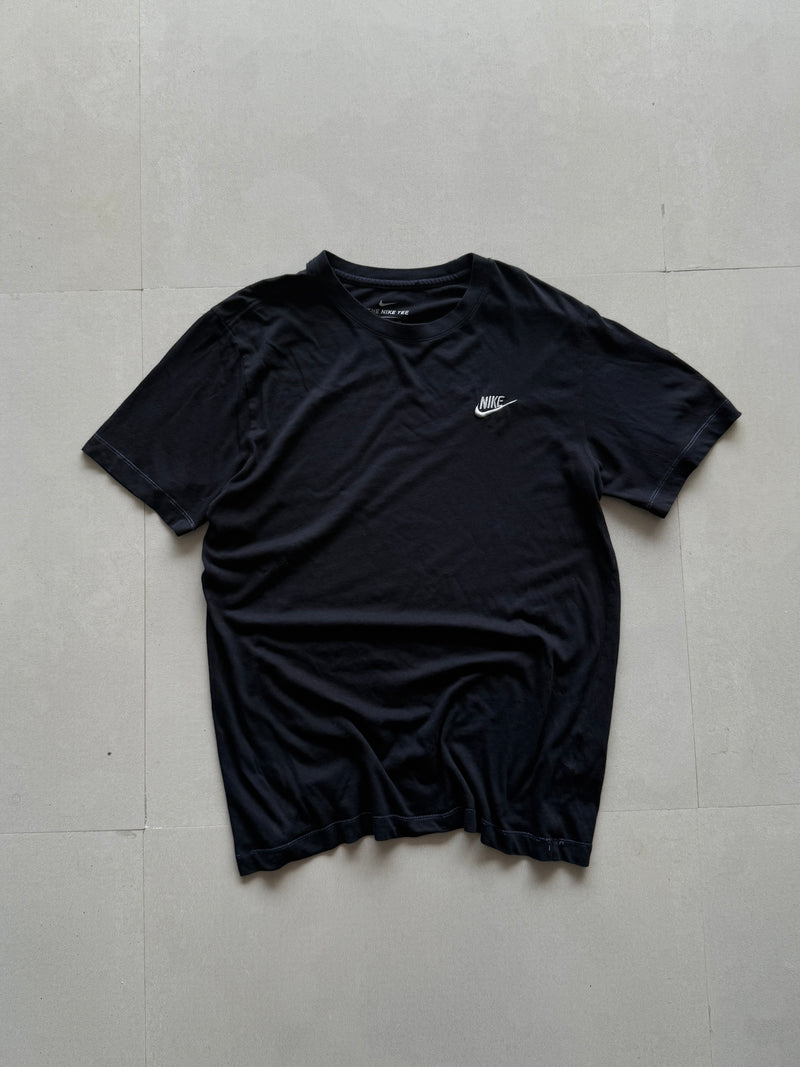 NIKE SOLID BLACK TEE - S