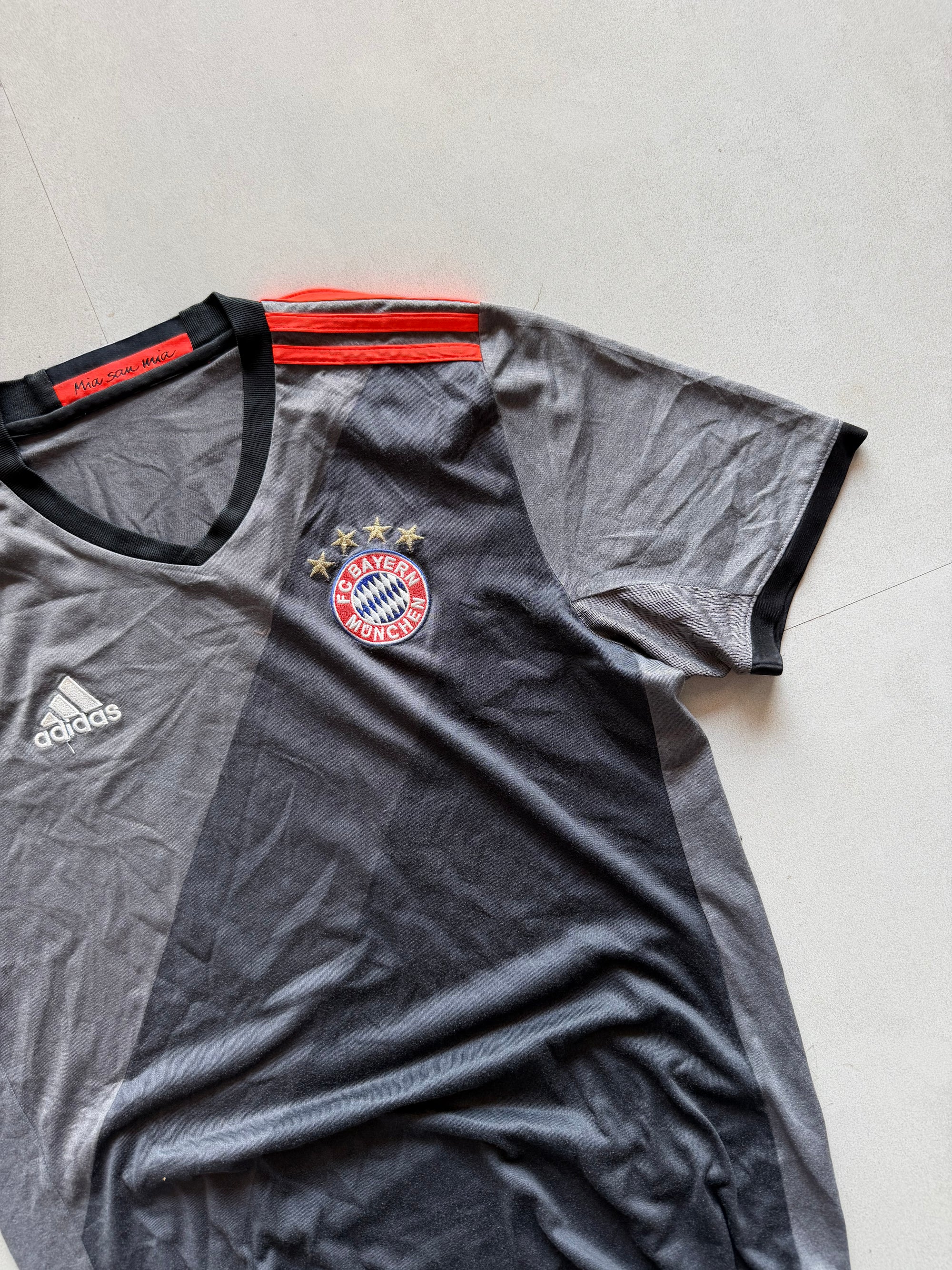 2017 ADIDAS BAYERN JERSEY - M