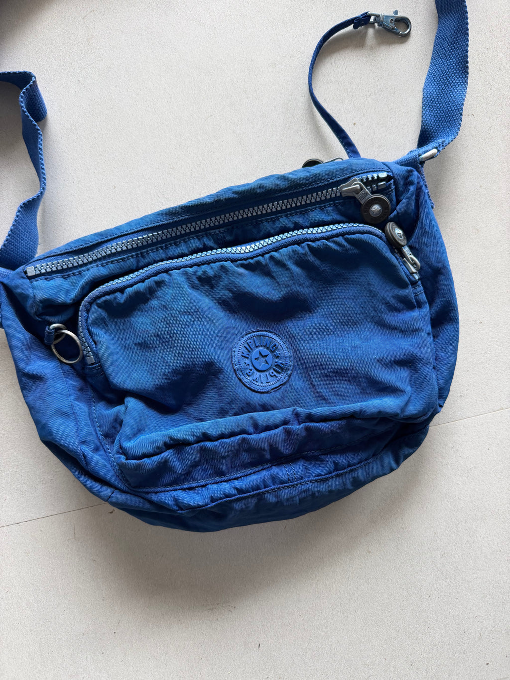 B