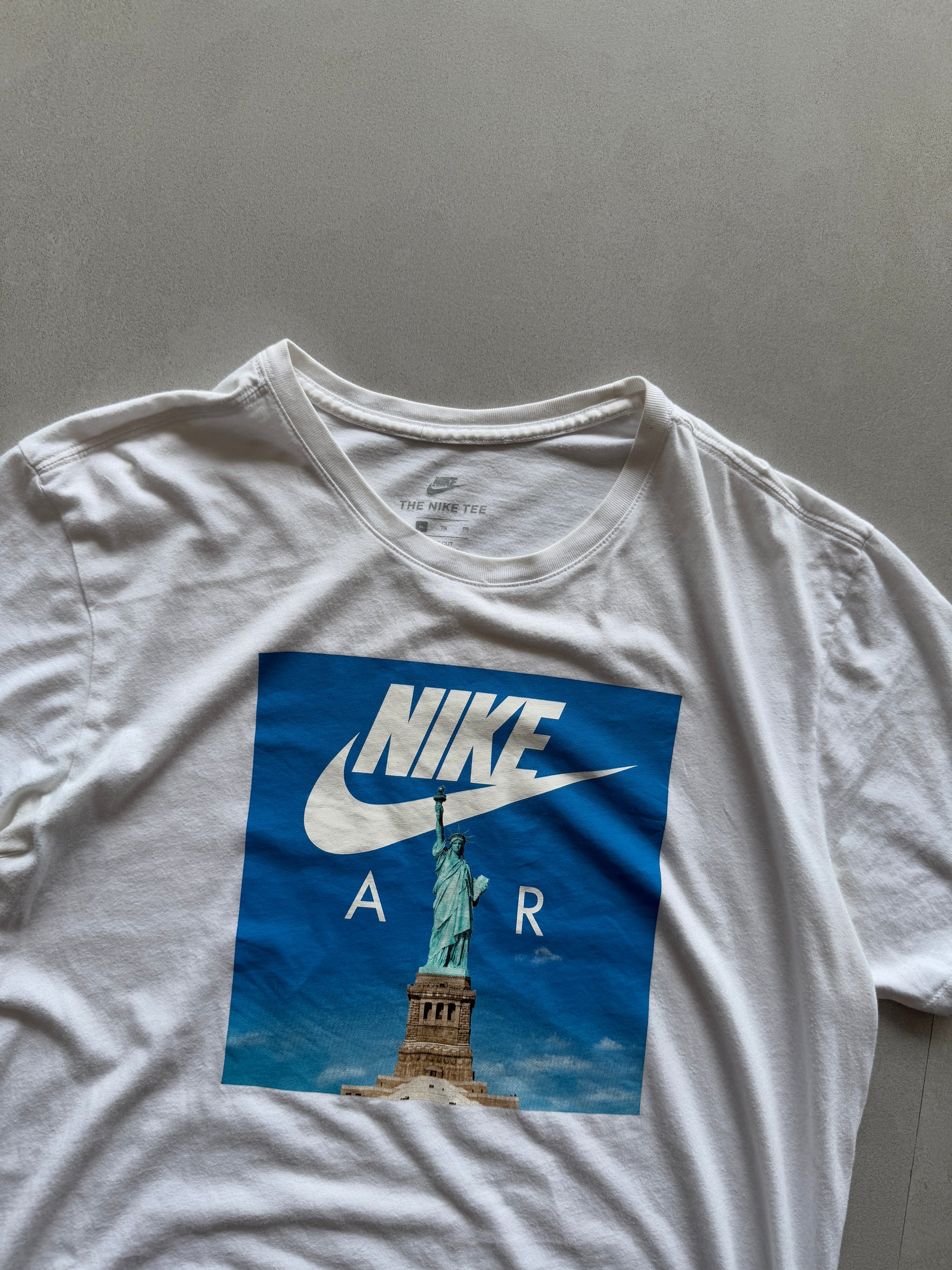 NIKE LOGO PRINTED TEE - L